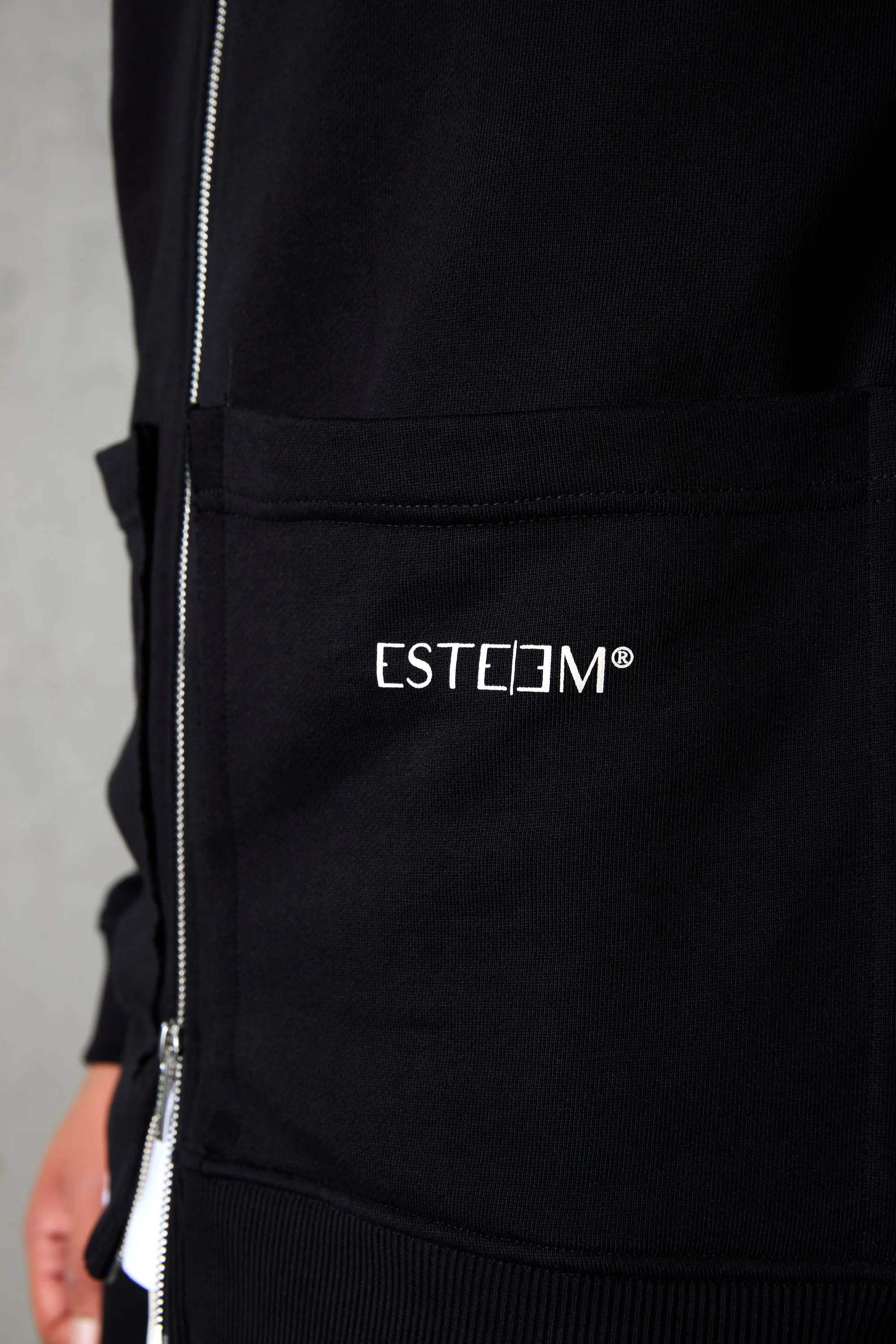 BLACK SEAMS POCKET ZIP SWEATER - Image 5