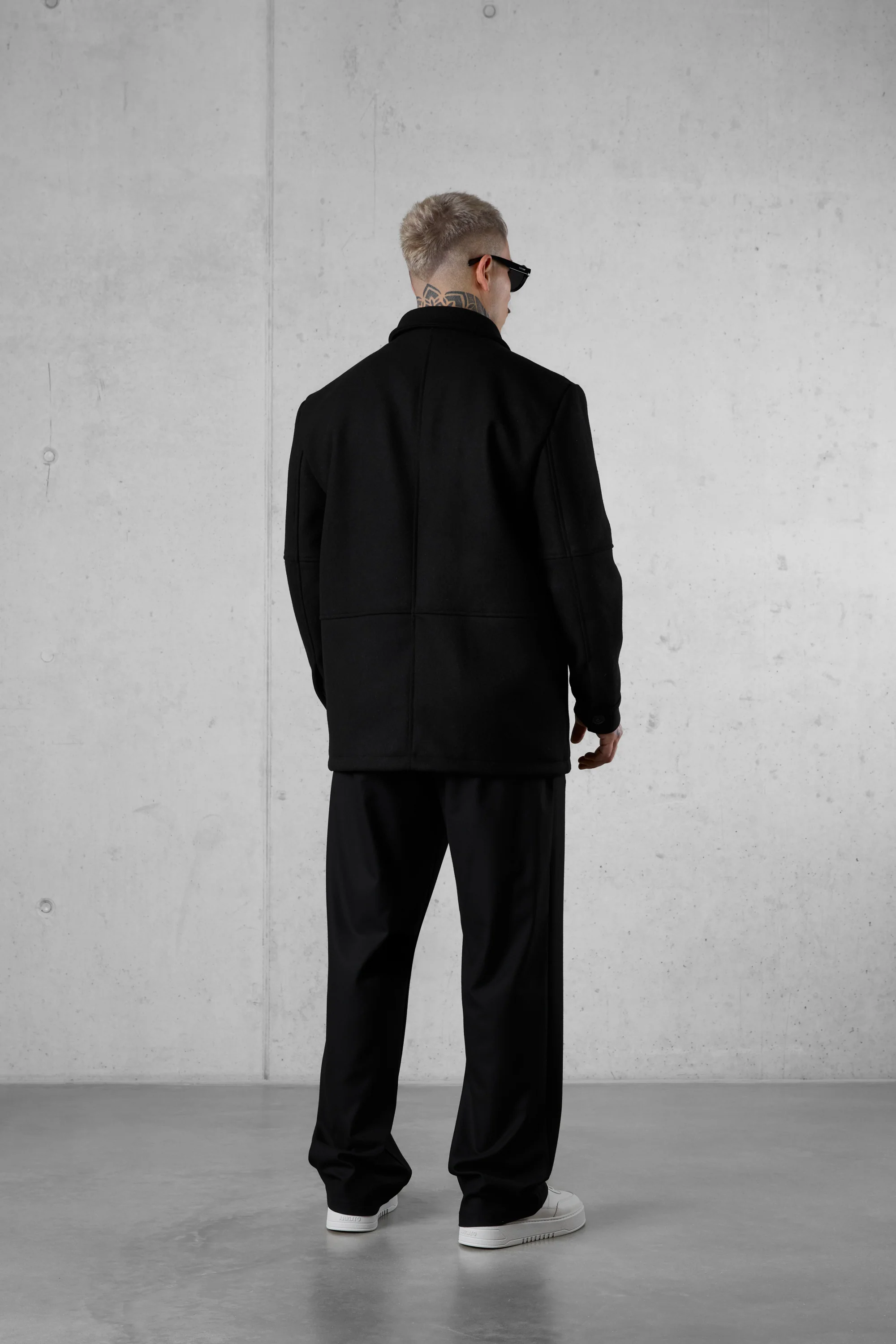 BLACK SHORT COAT - Image 4