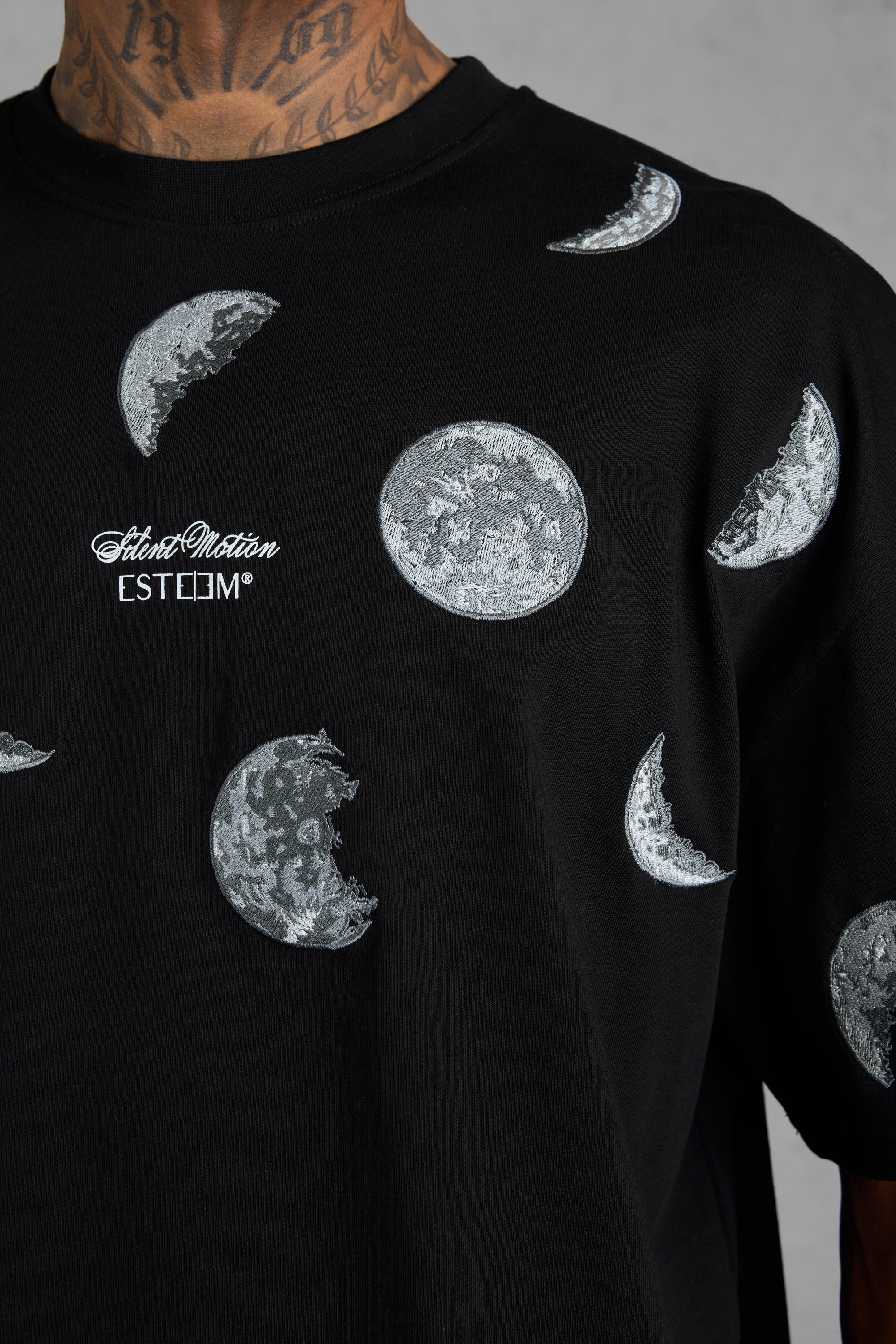 BLACK SILENT MOTION MOON OVERSIZED TEE - Image 2