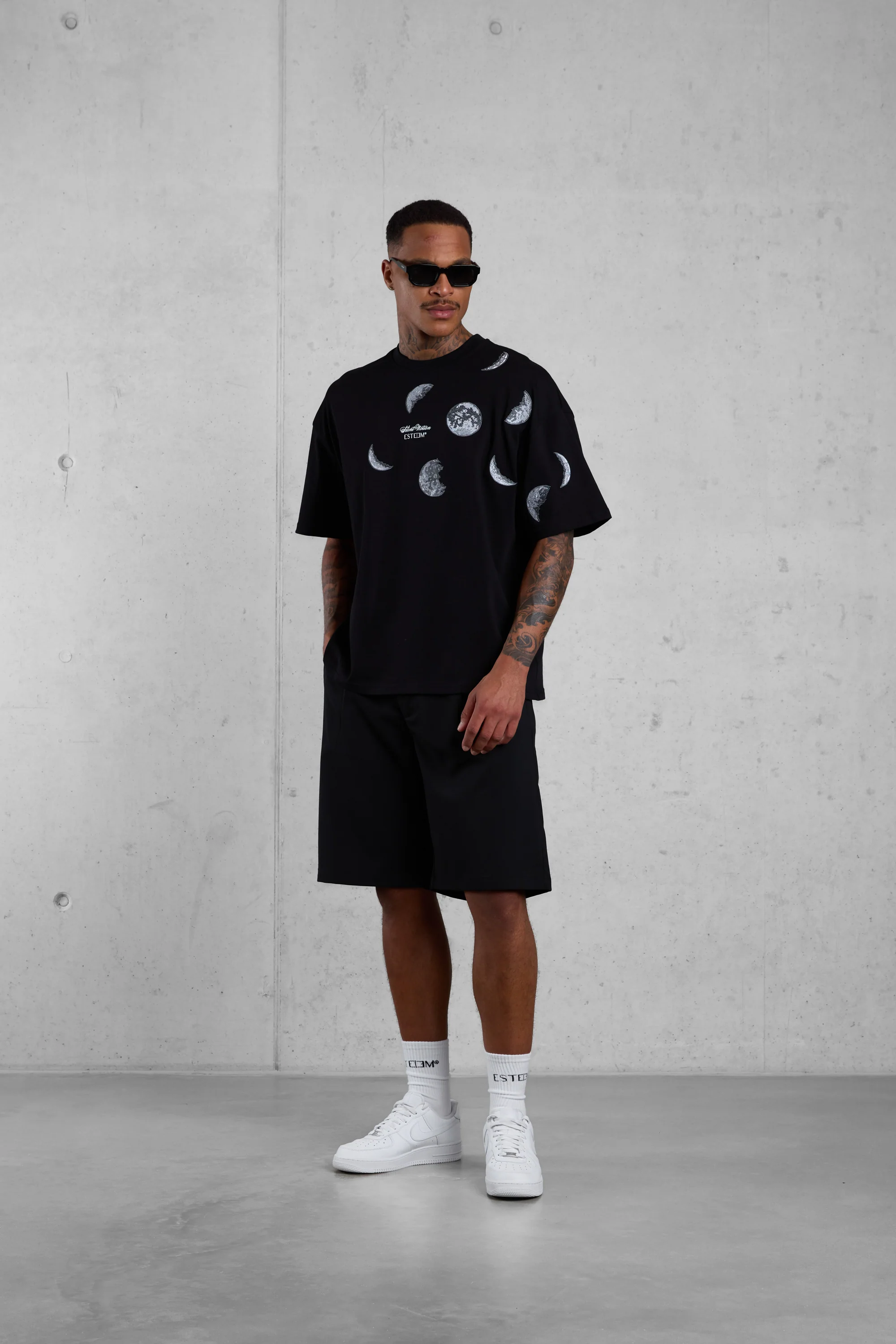 BLACK SILENT MOTION MOON OVERSIZED TEE - Image 3