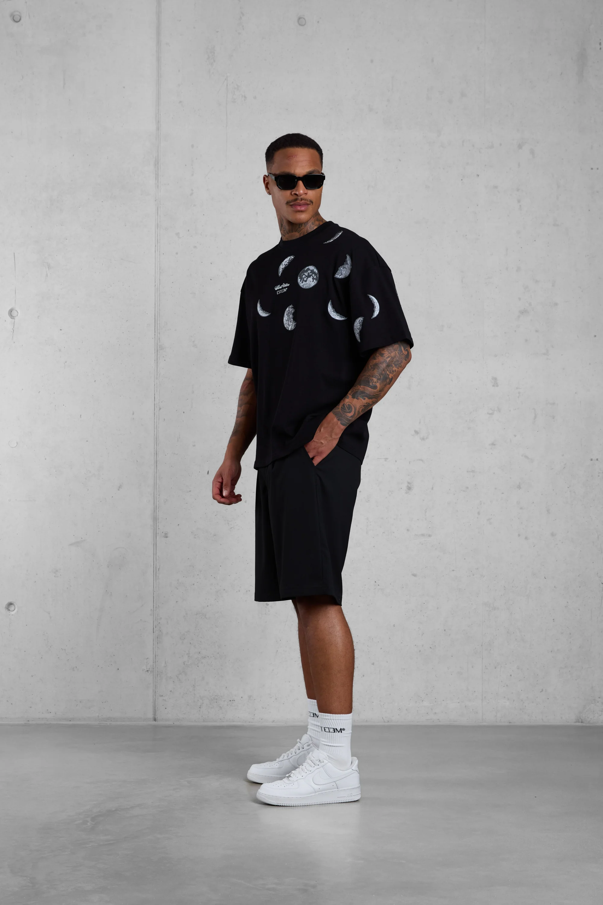 BLACK SILENT MOTION MOON OVERSIZED TEE - Image 4
