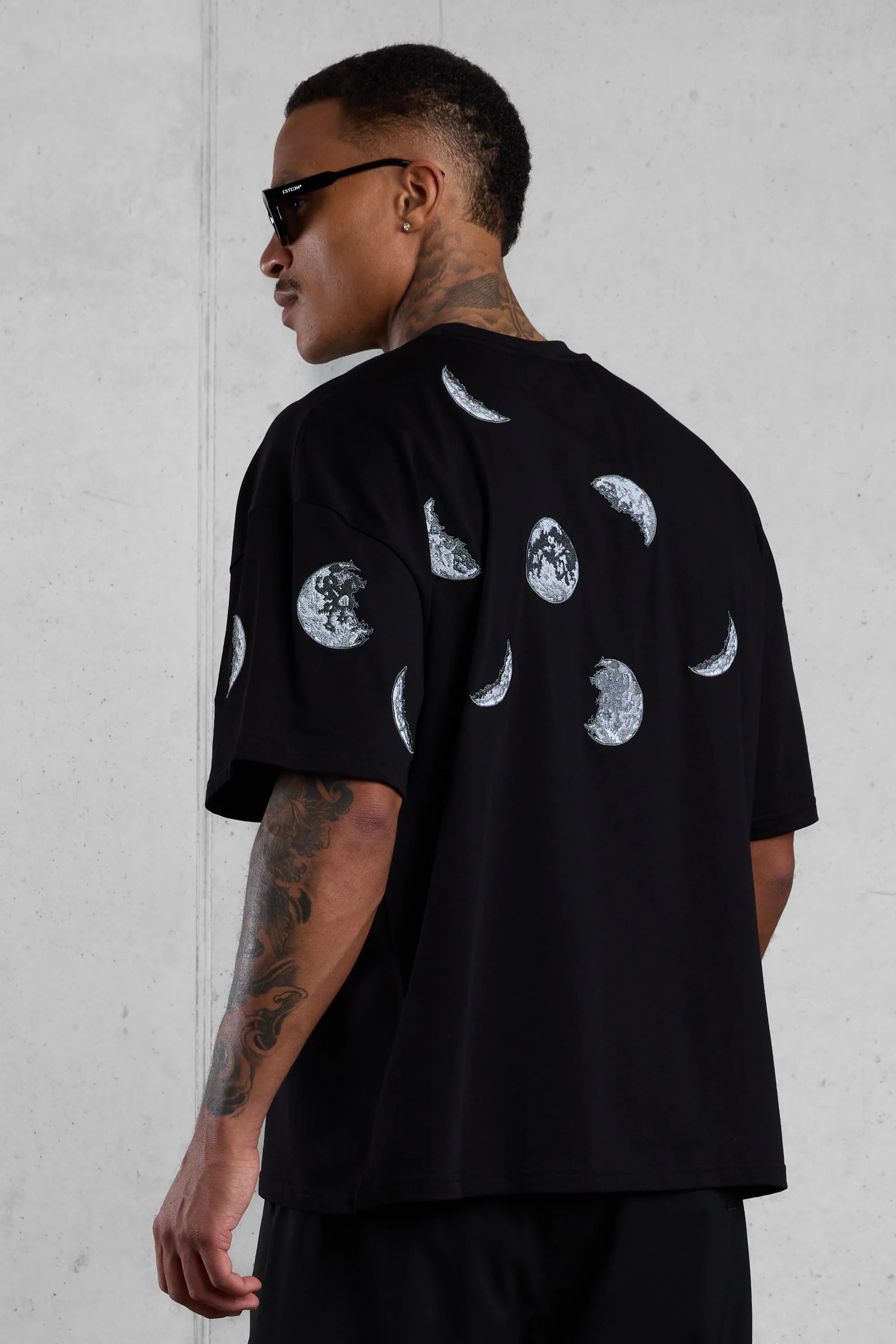 BLACK SILENT MOTION MOON OVERSIZED TEE - Image 5