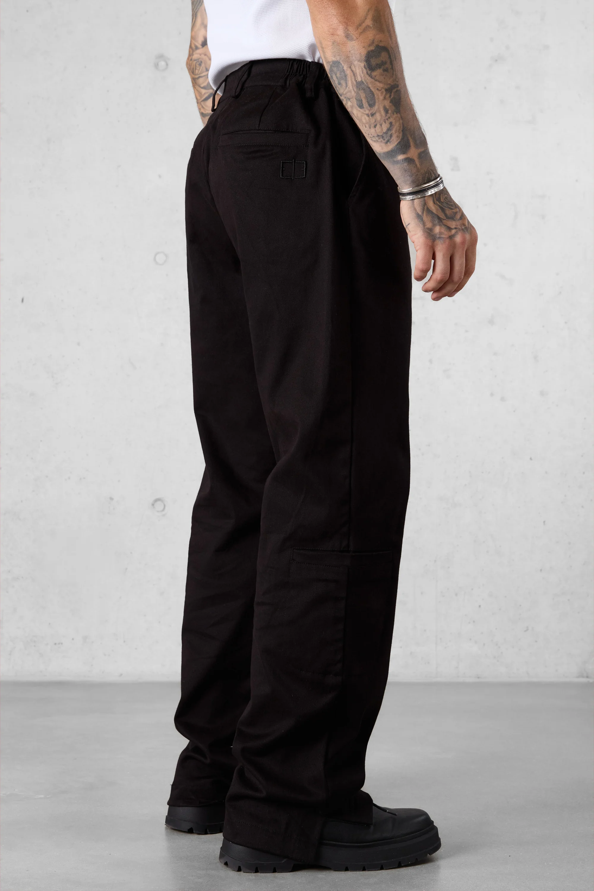 BLACK SLIT CHINO PANTS - Image 4