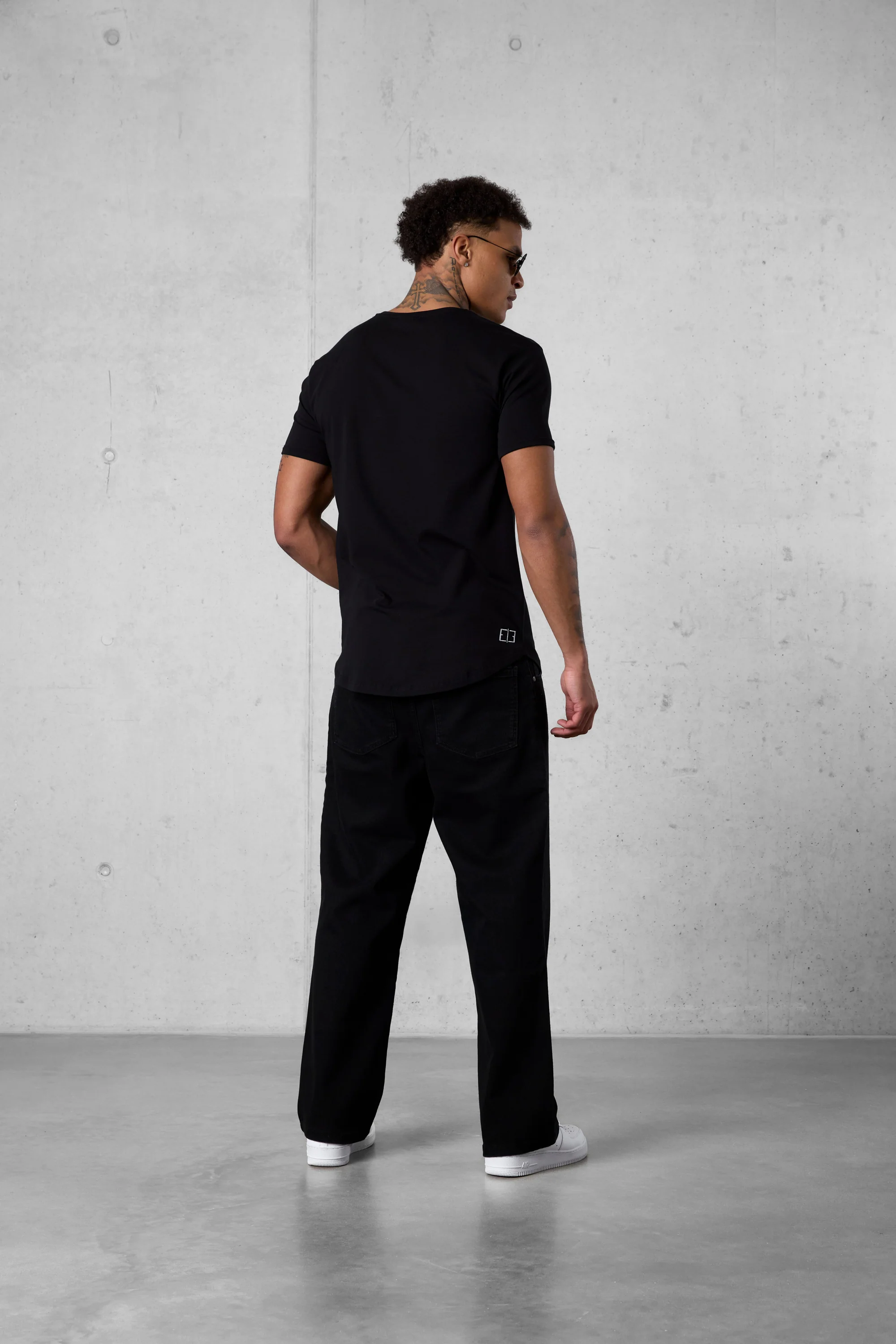 BLACK STRIPE TEE - Image 4