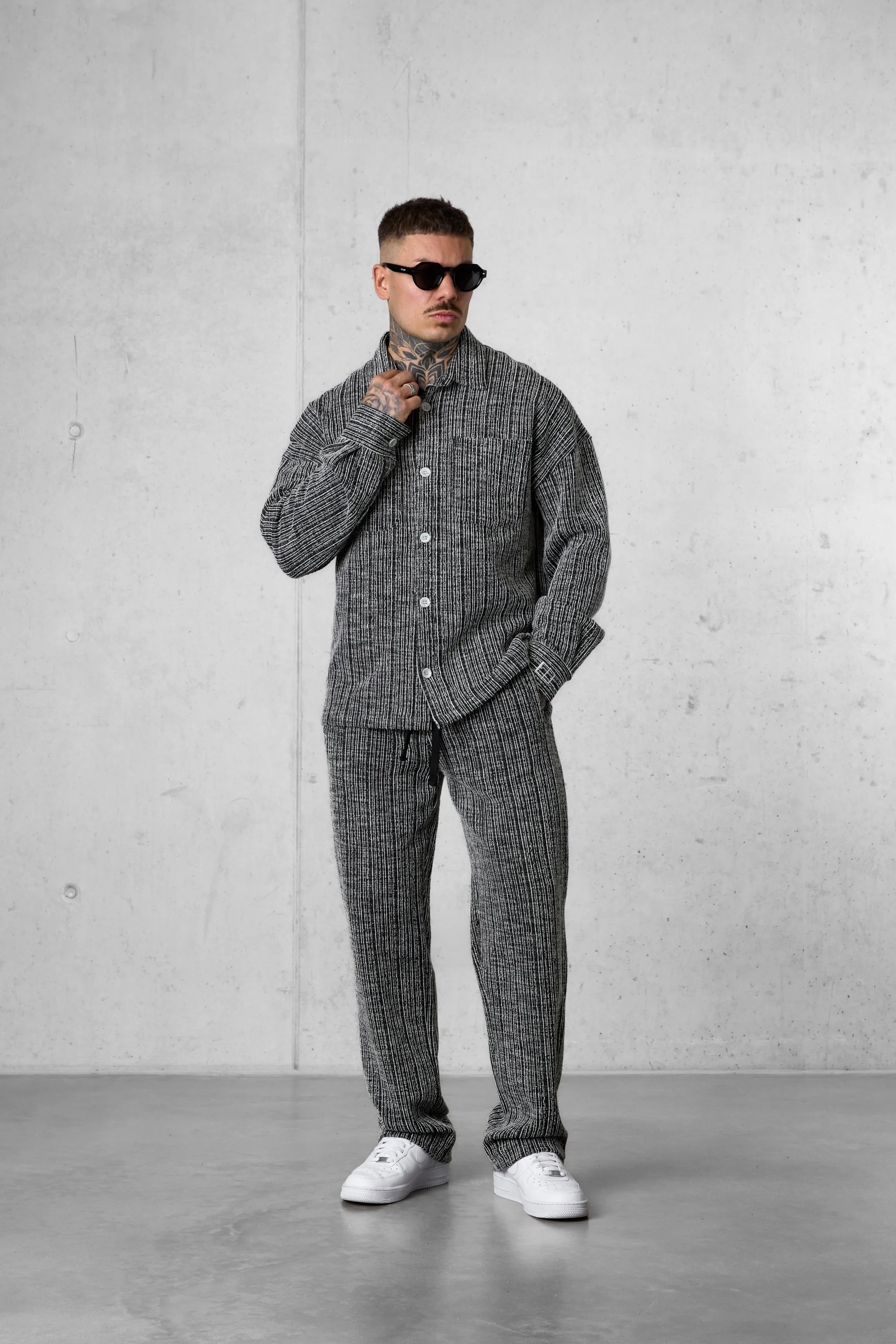 BLACK STRIPED JACQUARD LOOSE PANTS - Image 2