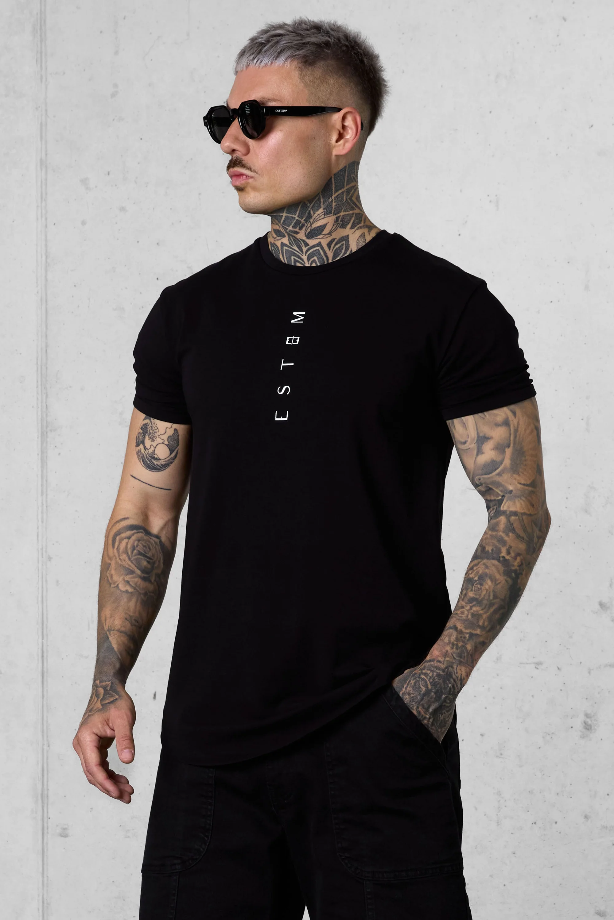 BLACK VERTICAL TEE - Image 3