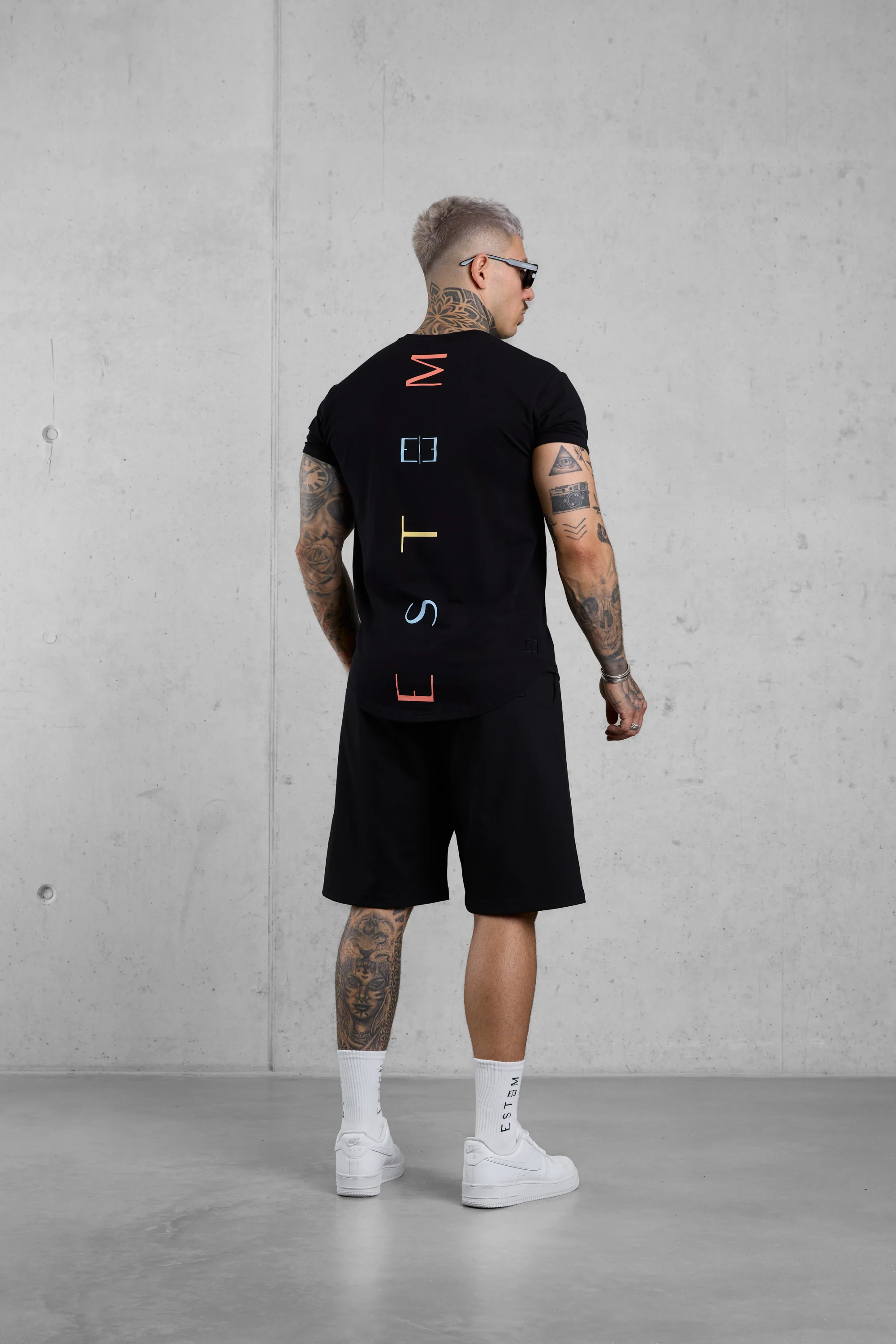 BLACK VERTICAL TEE 6.0 - Image 4