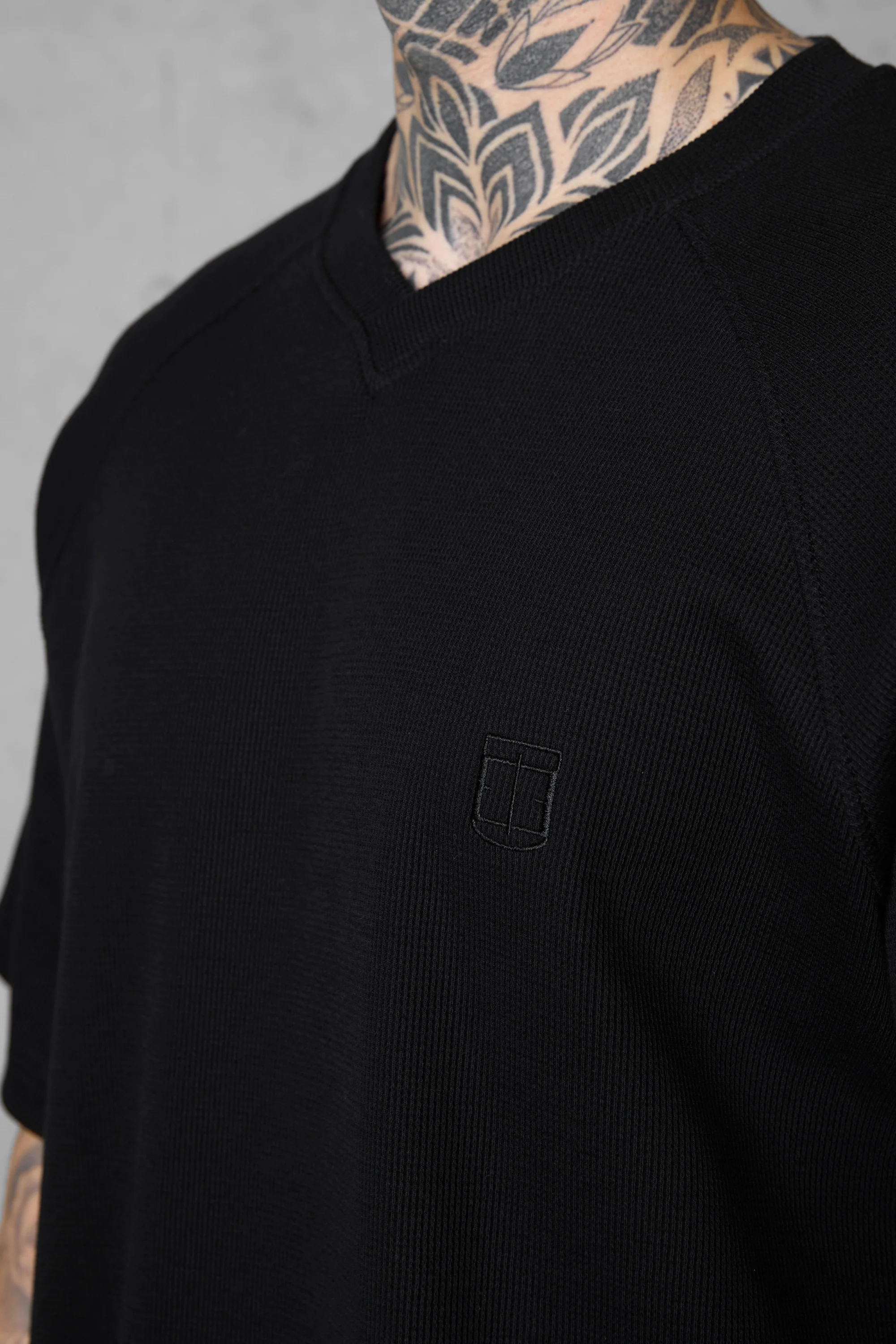 BLACK WAFFLE OVERSIZED TEE - Image 2