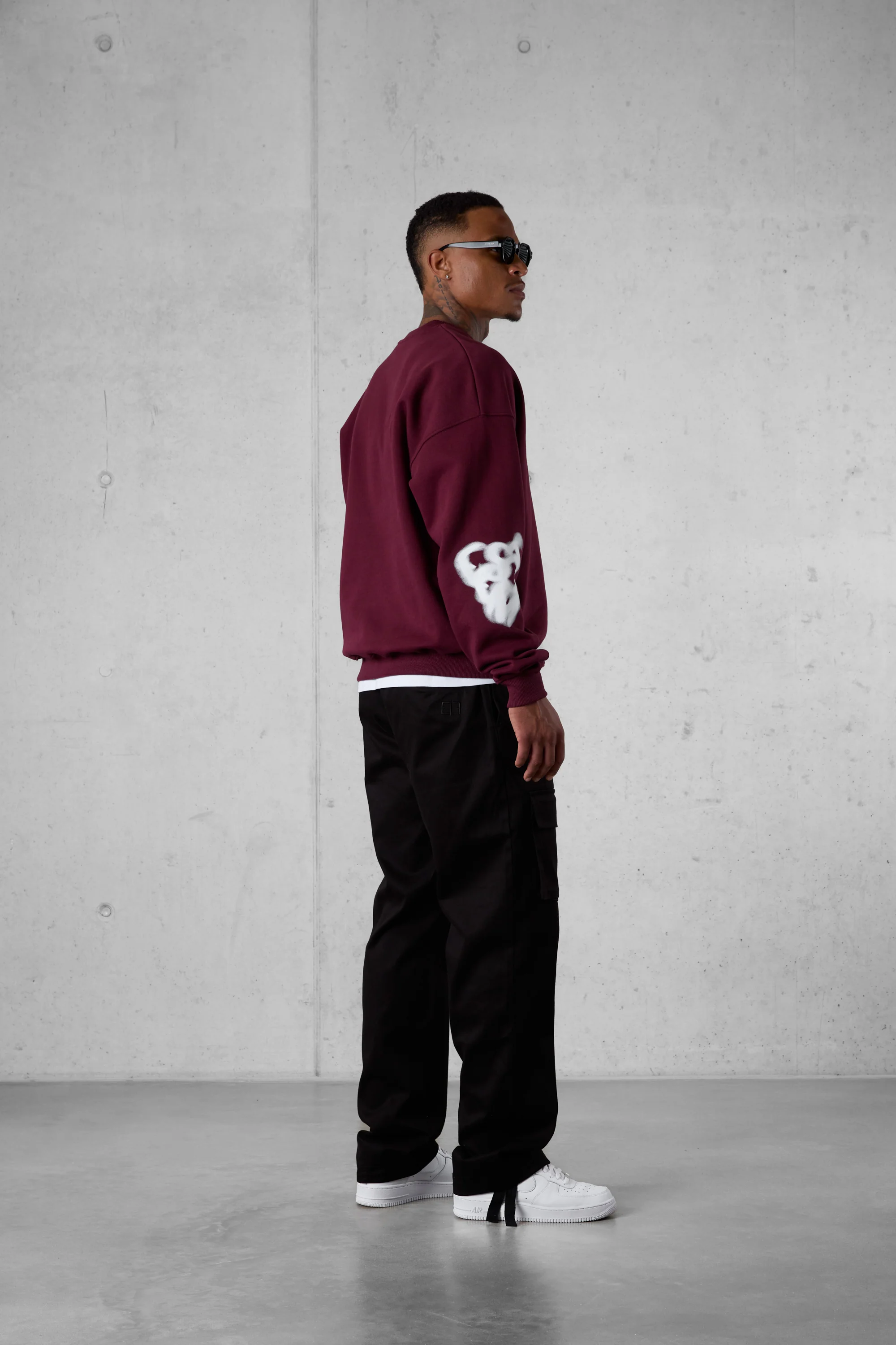 CABERNET BLURRED HEARTS OVERSIZED SWEATER - Image 4