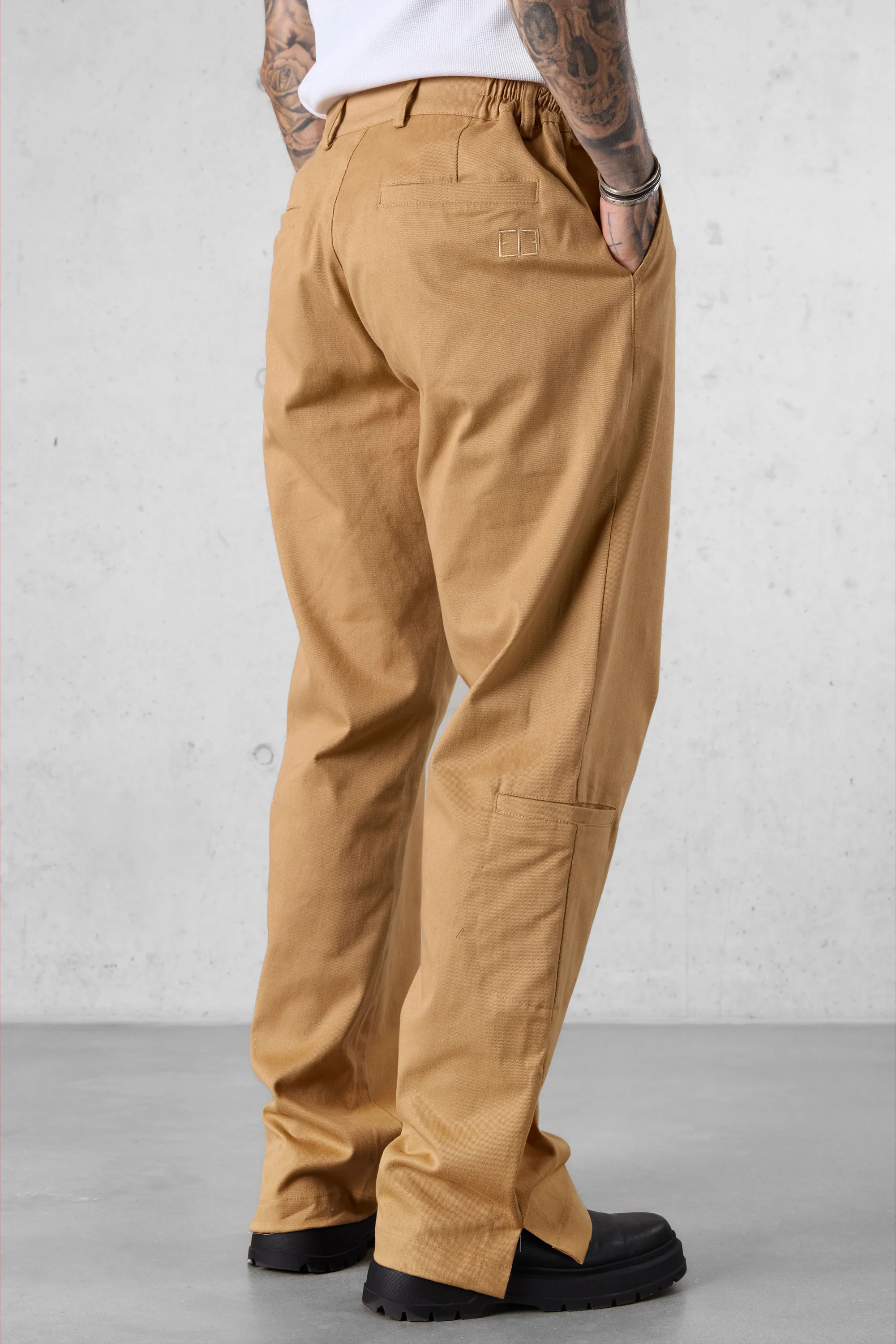 CAMEL SLIT CHINO PANTS - Image 4