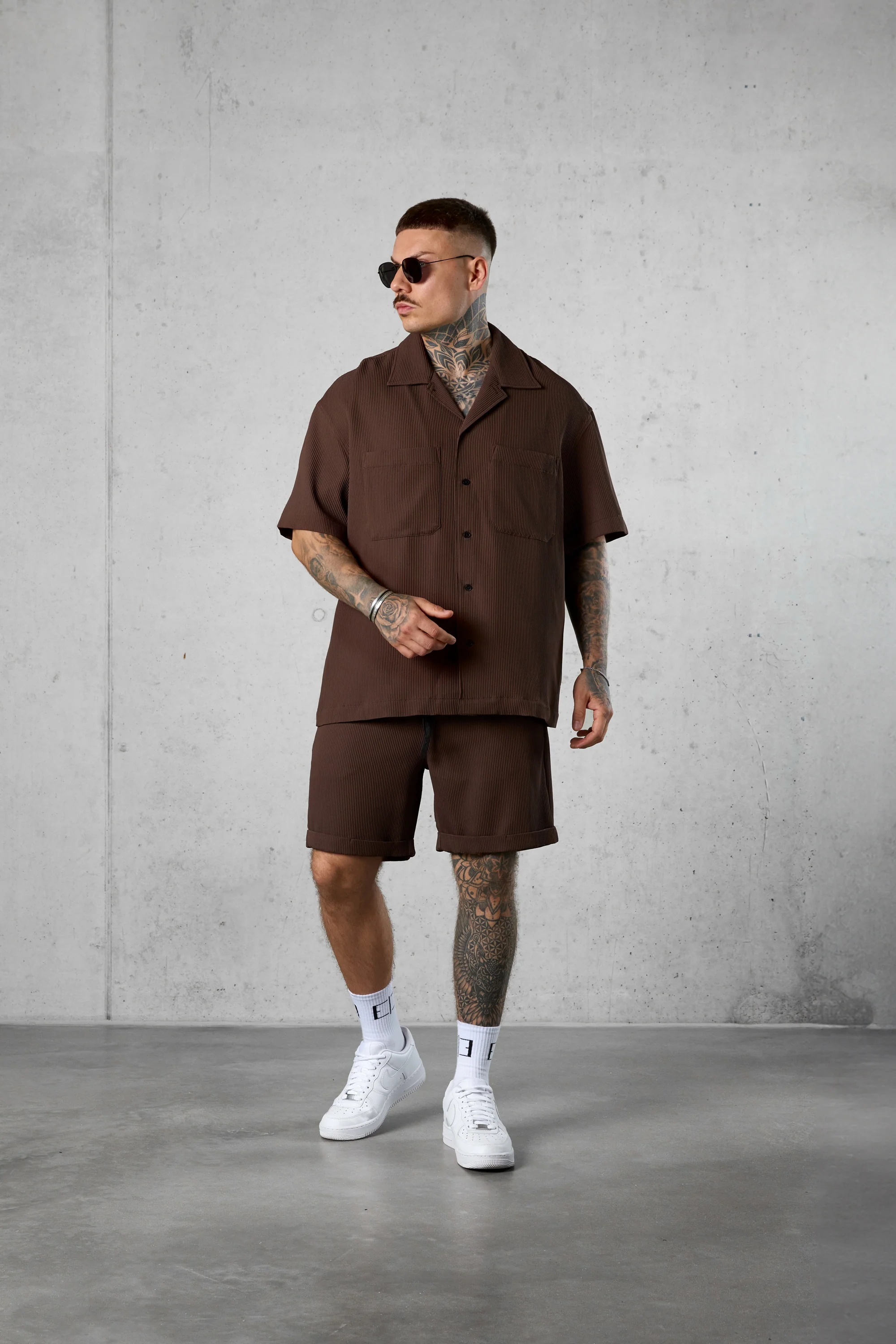 COFFEE PLEATED SHORTS - Image 2
