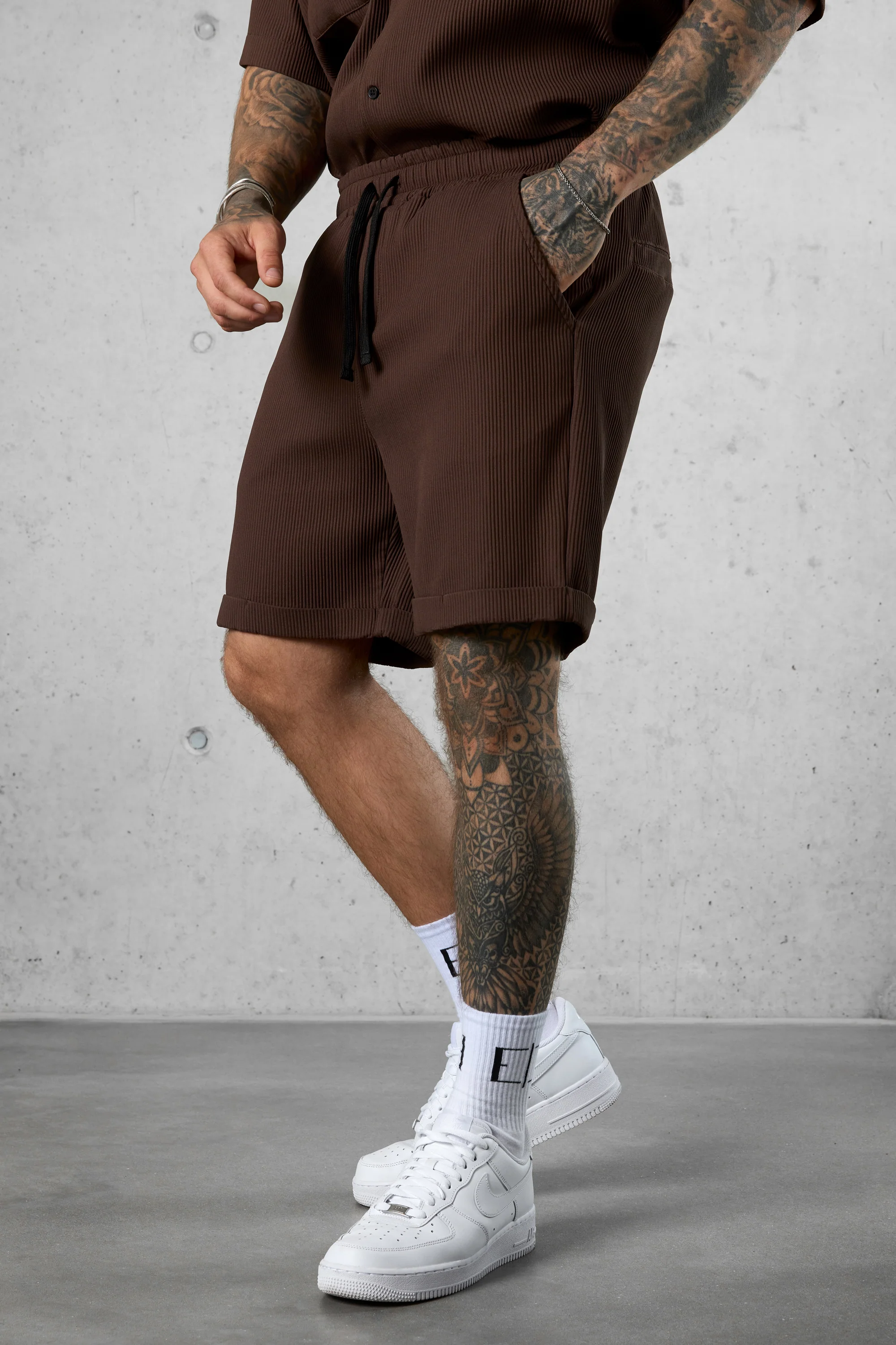 COFFEE PLEATED SHORTS - Image 3