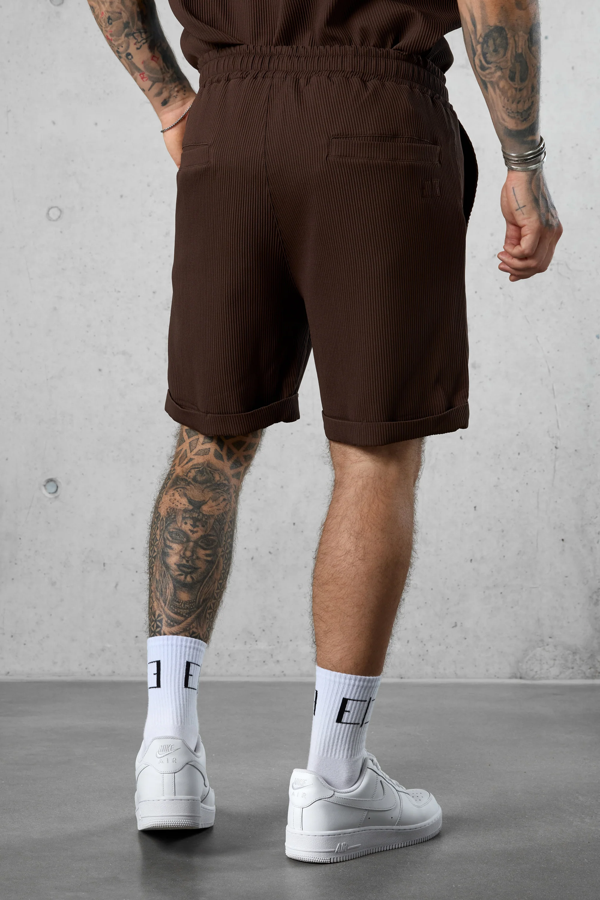 COFFEE PLEATED SHORTS - Image 4