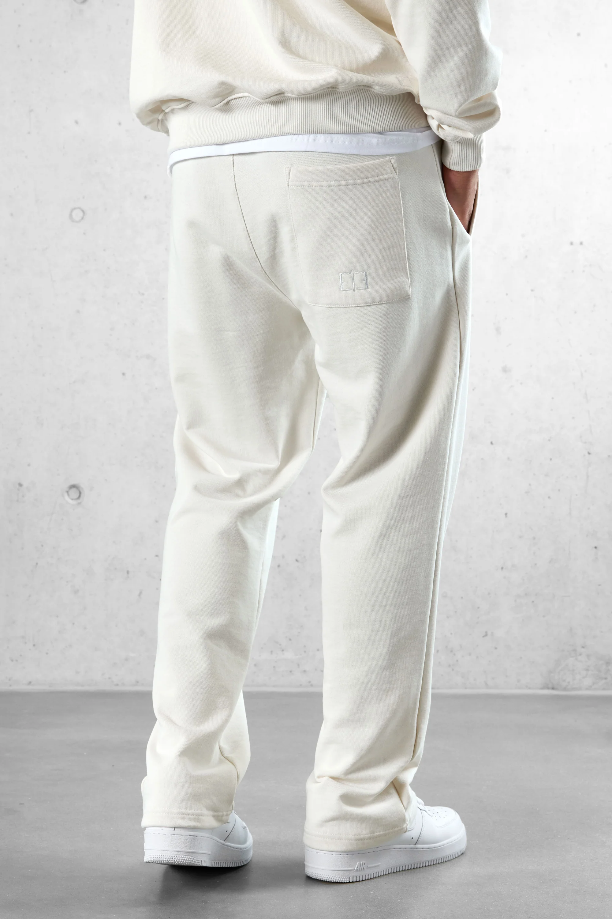 CREAM ESSENTIAL LOOSE SWEATPANTS - Image 4
