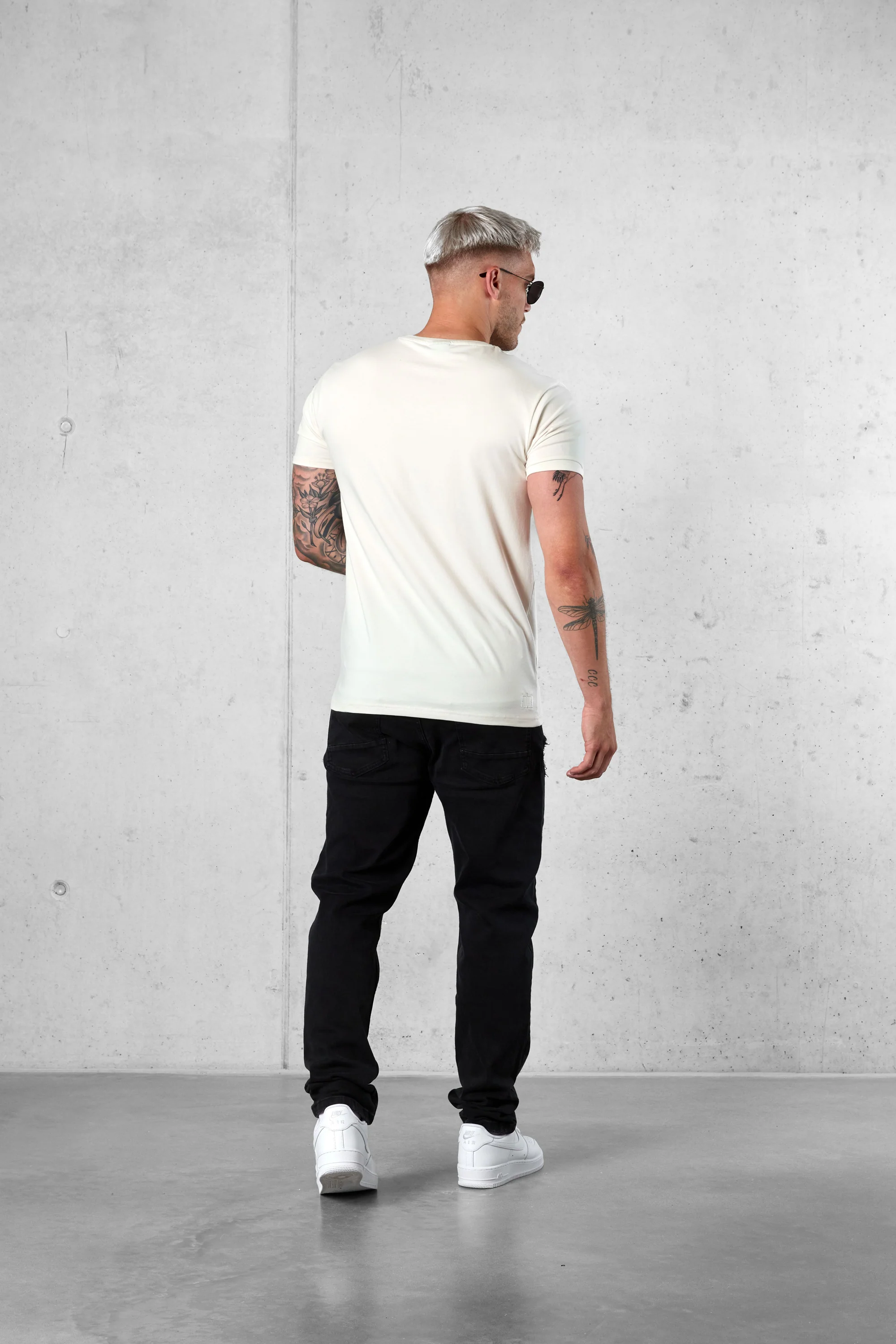 CREAM ESSENTIAL TEE - Image 4