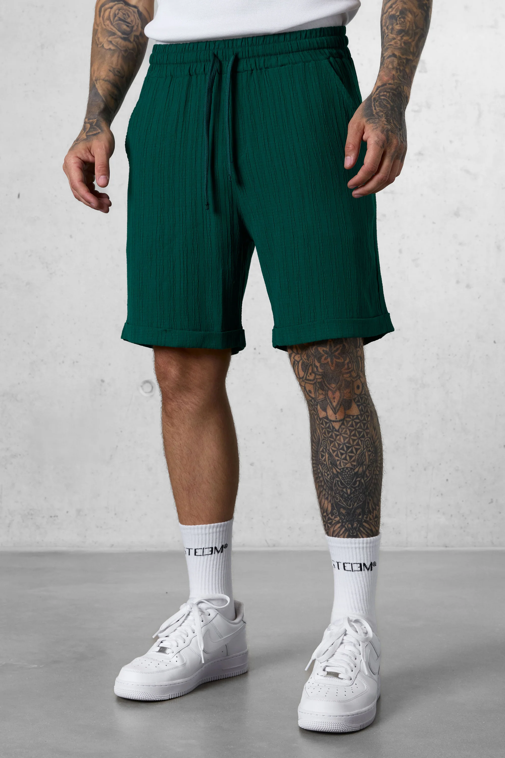 DARKGREEN STRIPED SHORTS