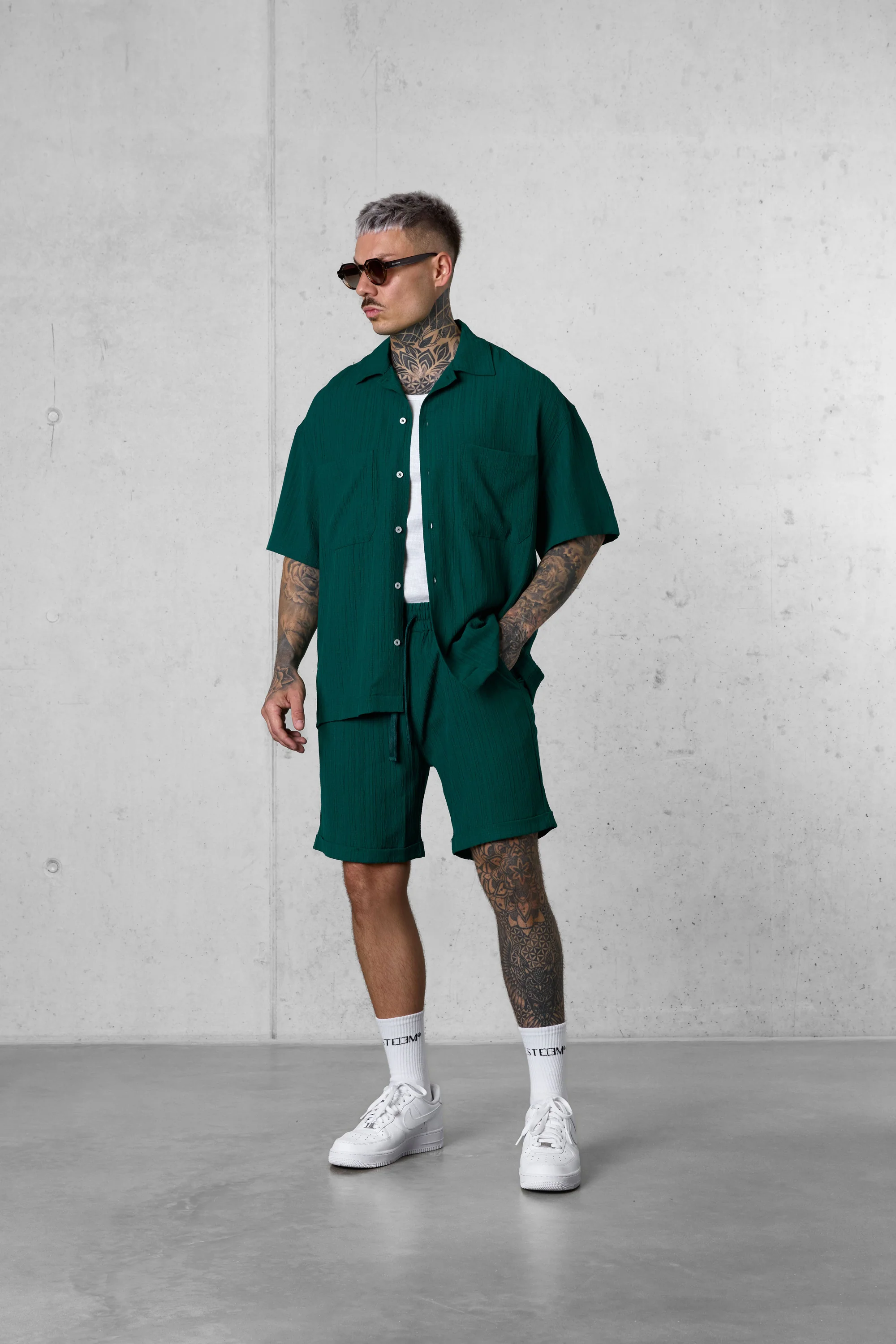DARKGREEN STRIPED SHORTS - Image 2