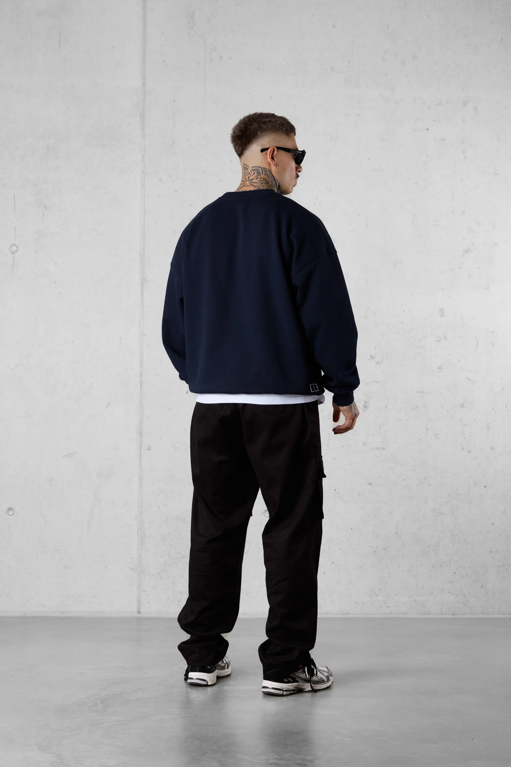 DARKSAPPHIRE CMPNY OVERSIZED SWEATER - Image 4