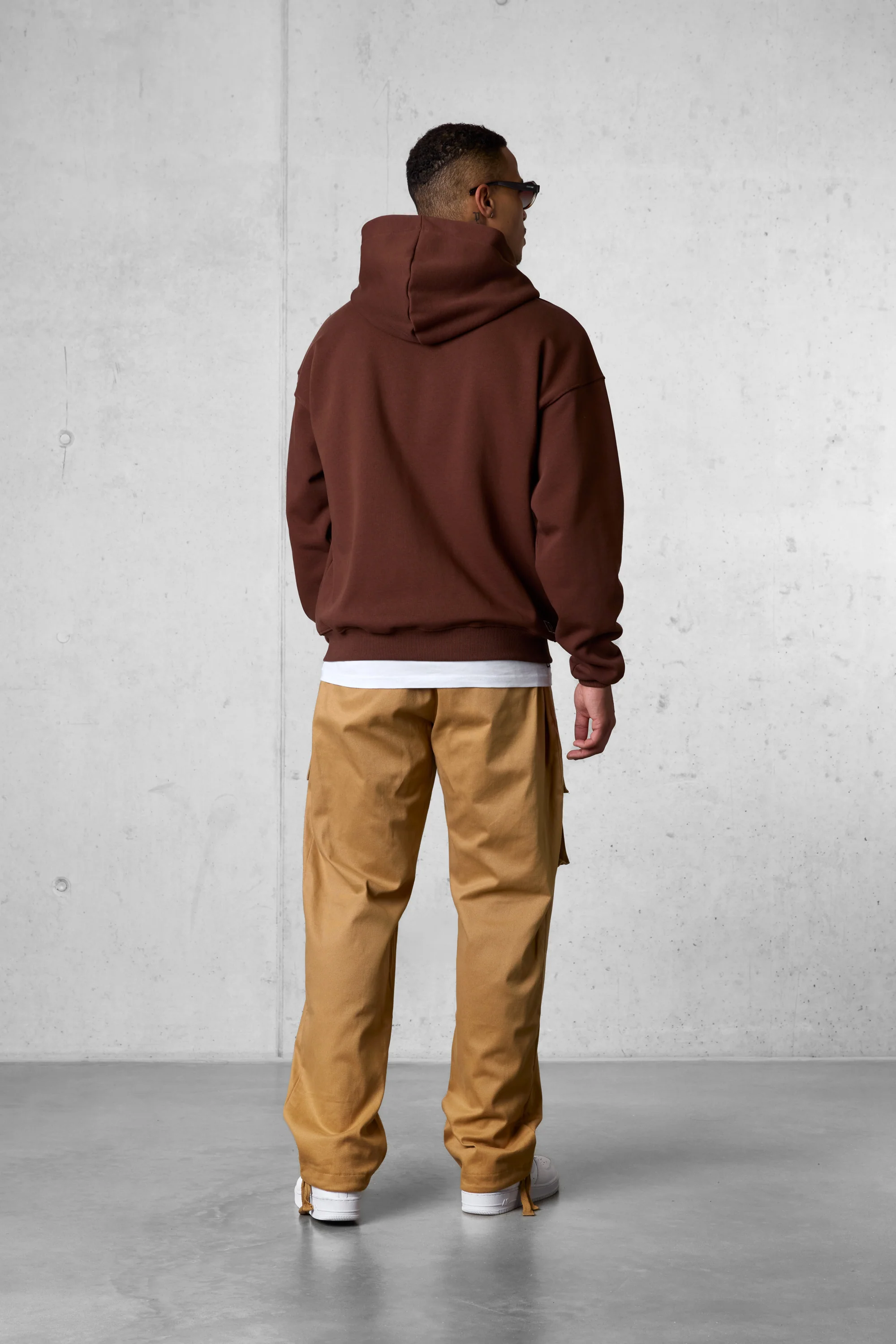 DOWNTOWNBROWN SIGNATURE OVERSIZED ZIP HOODIE - Image 4