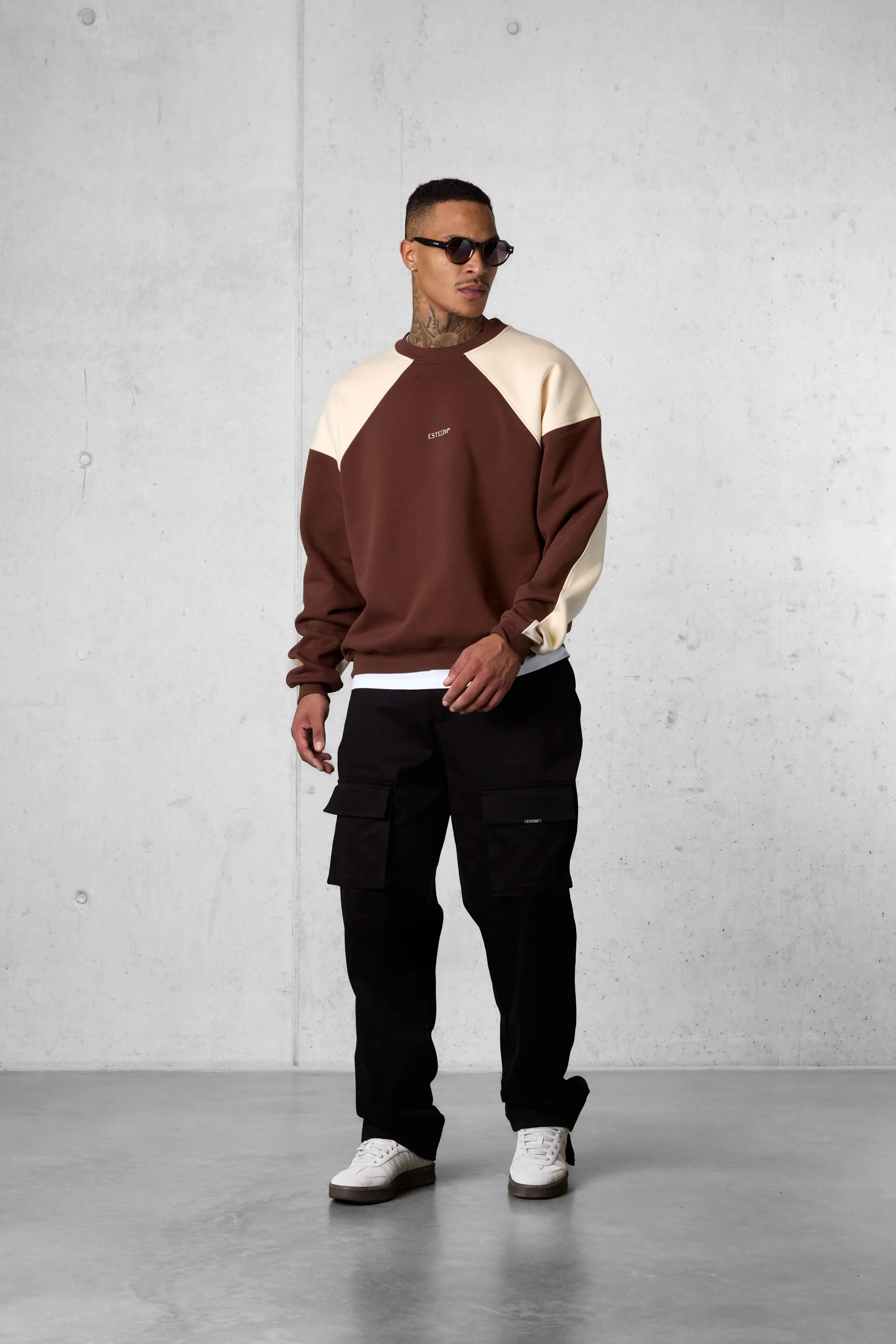 DOWNTOWNBROWN TWO TONE OVERSIZED SWEATER - Image 2