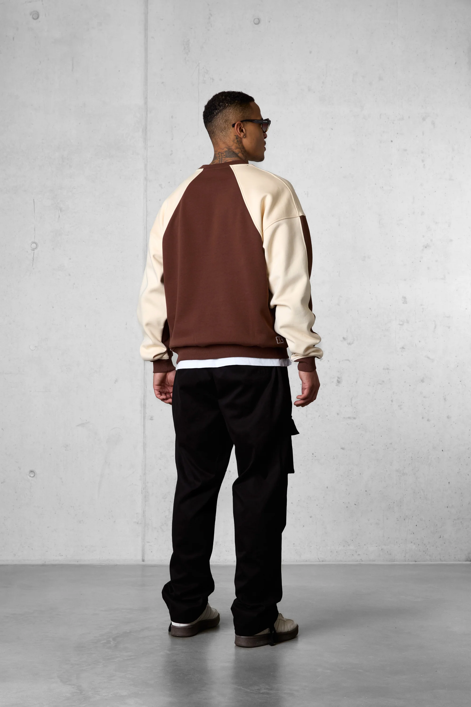 DOWNTOWNBROWN TWO TONE OVERSIZED SWEATER - Image 4