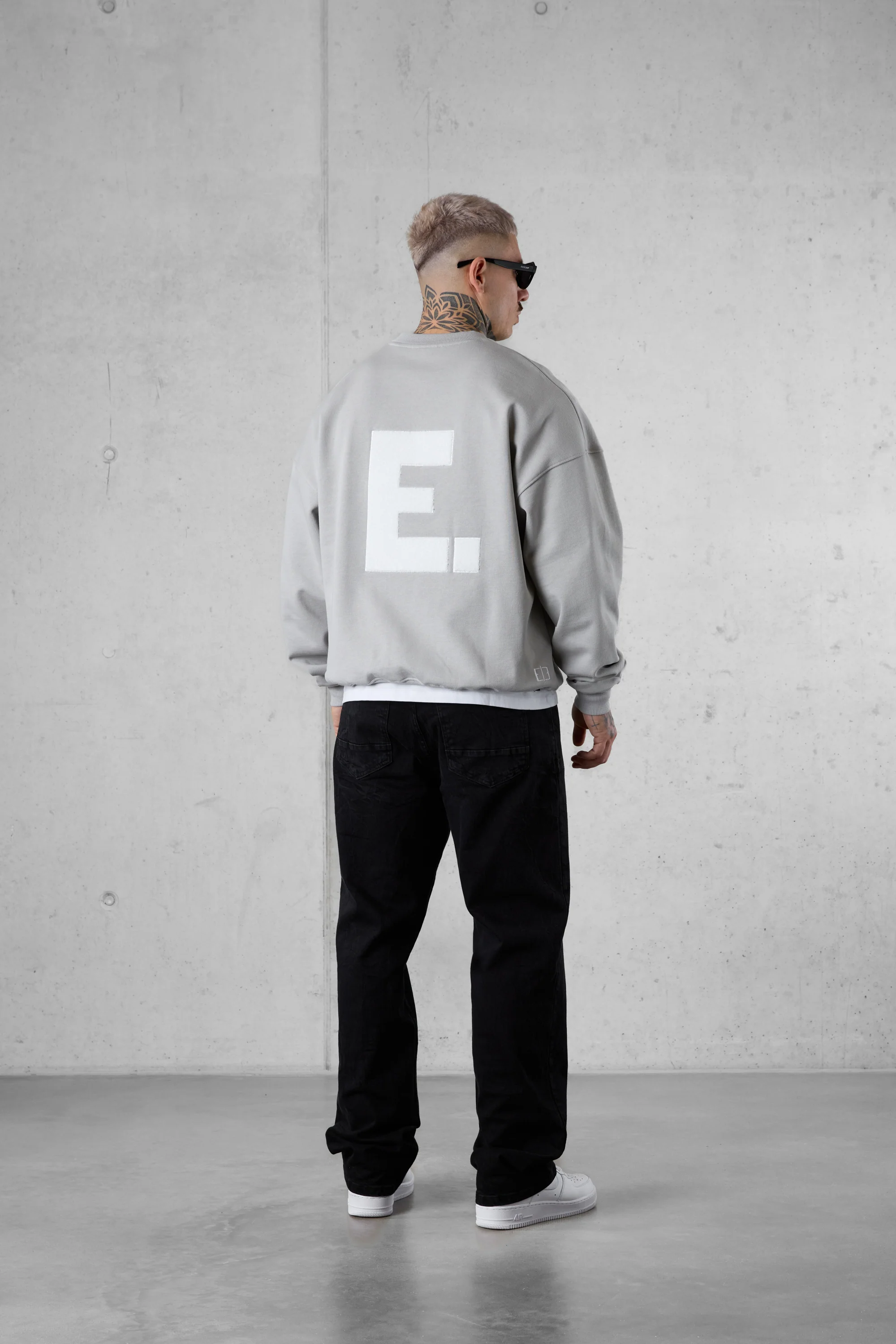 GREY E. STATEMENT OVERSIZED SWEATER - Image 3