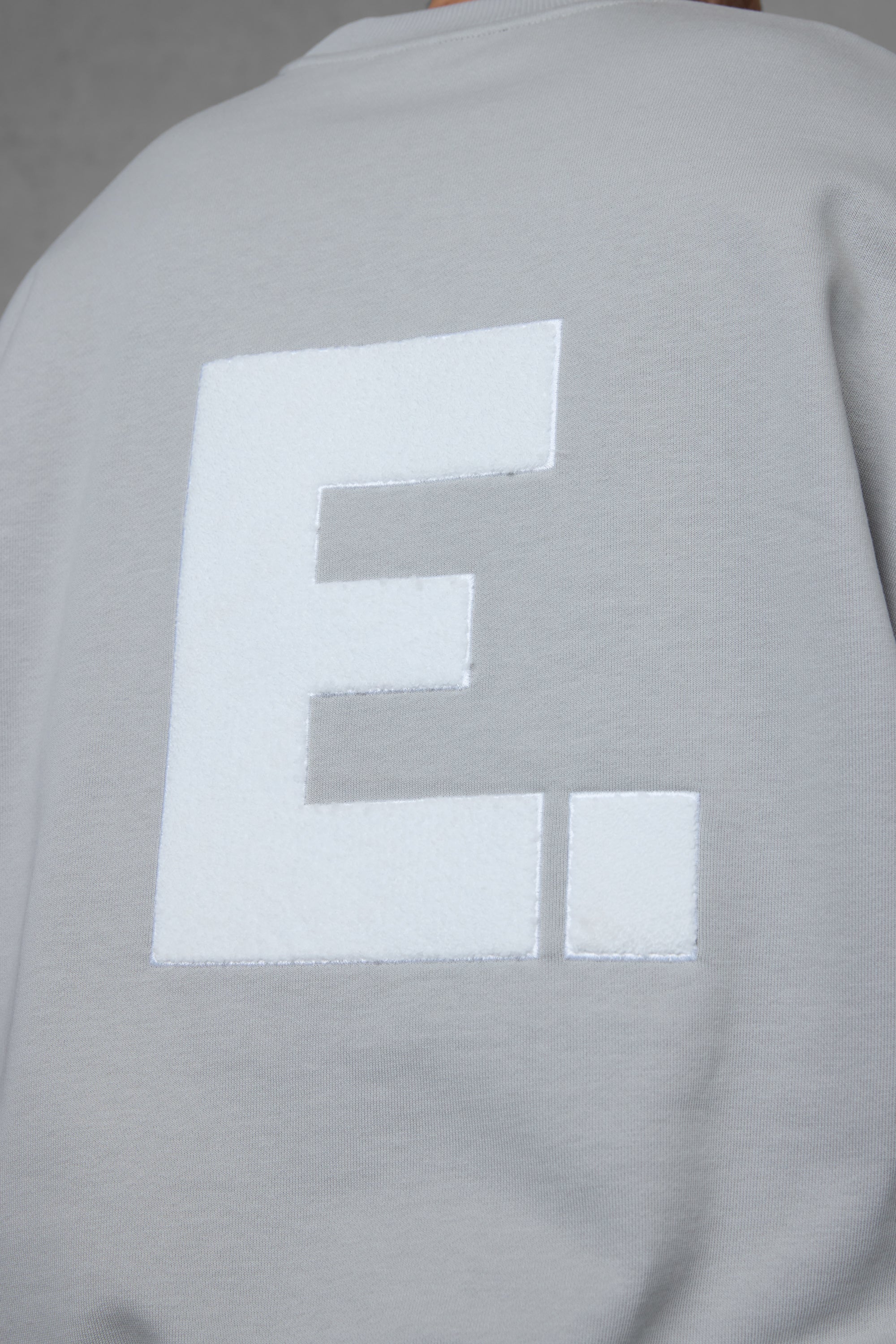 GREY E. STATEMENT OVERSIZED SWEATER - Image 6