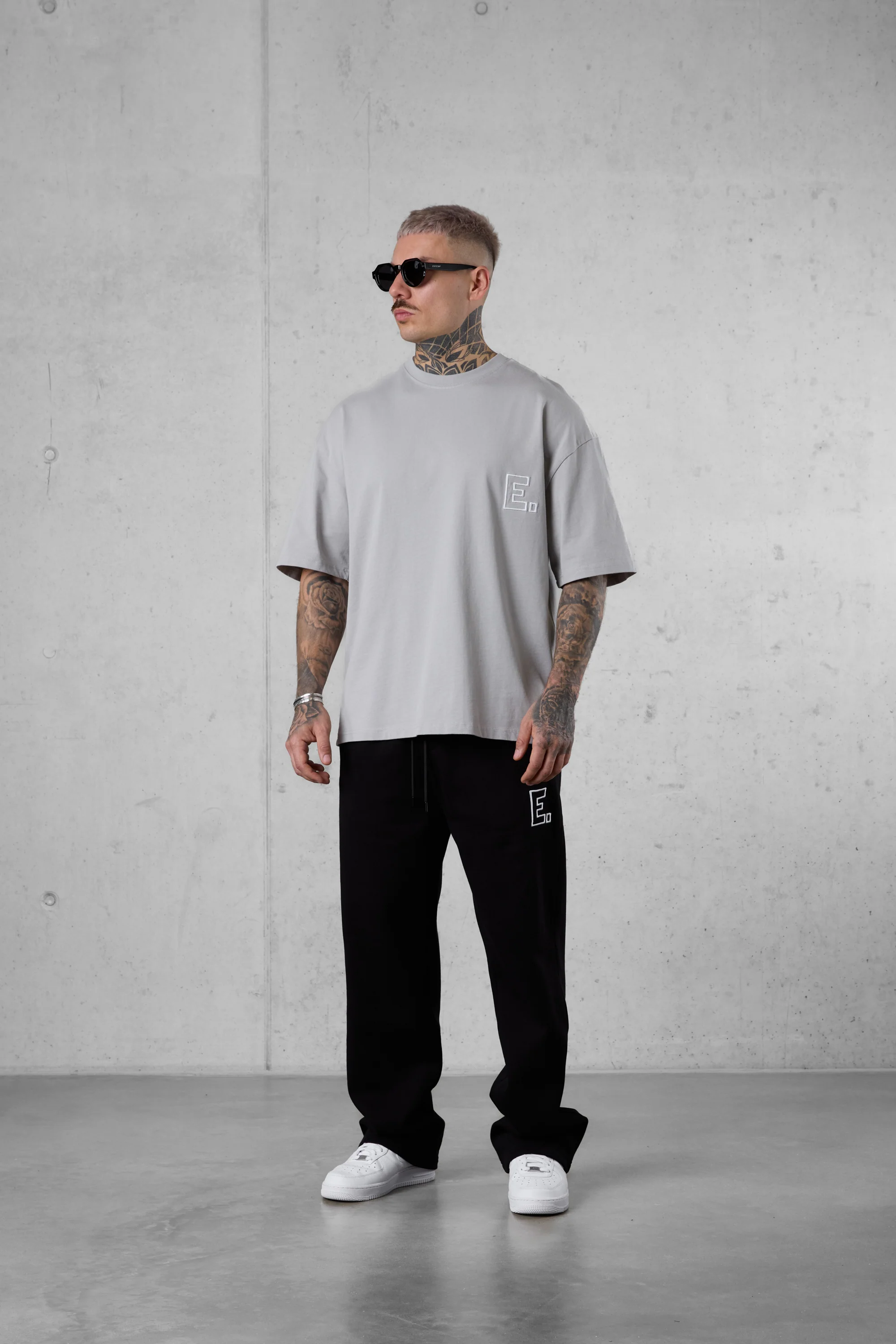 GREY E. STATEMENT OVERSIZED TEE - Image 2