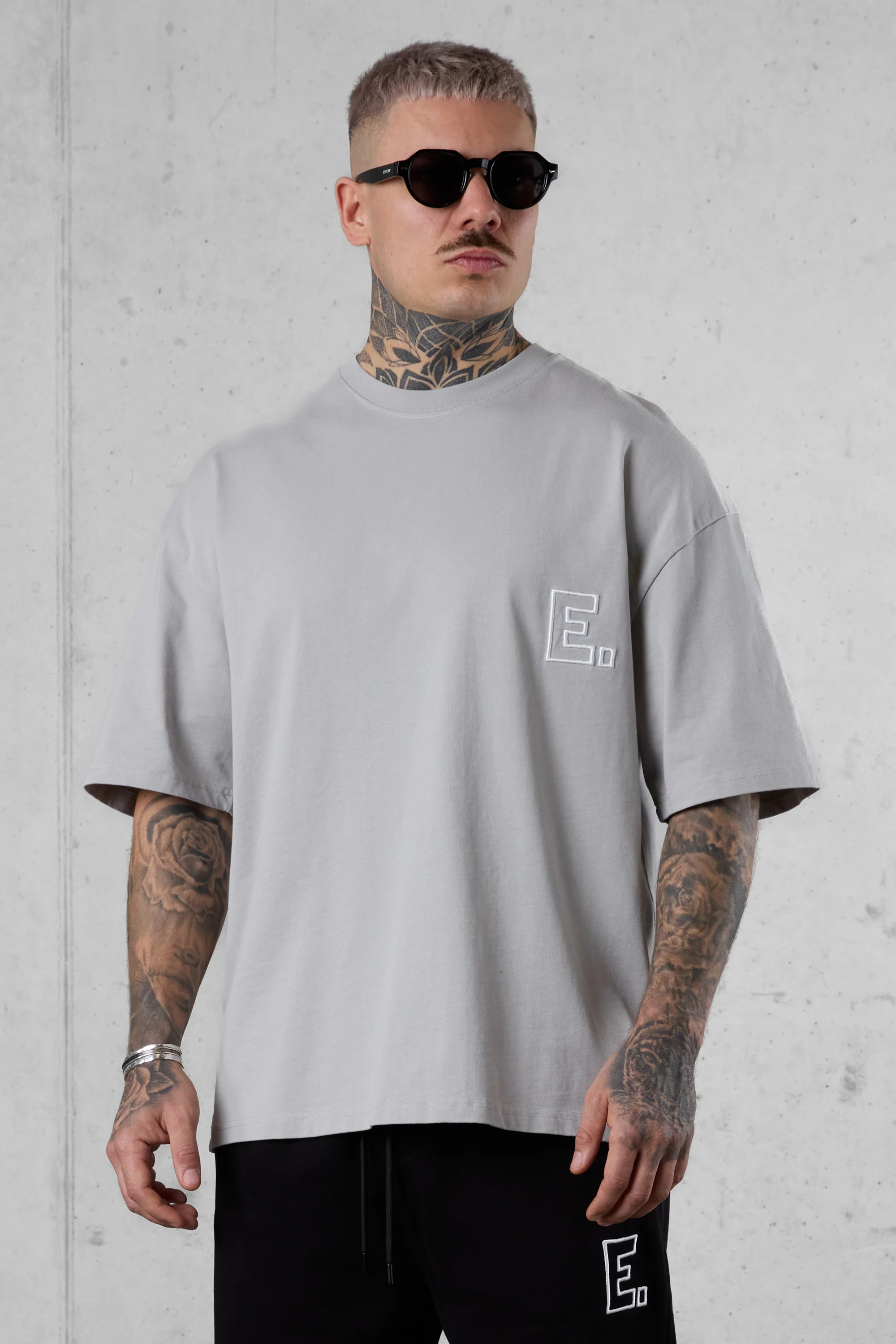 GREY E. STATEMENT OVERSIZED TEE - Image 3