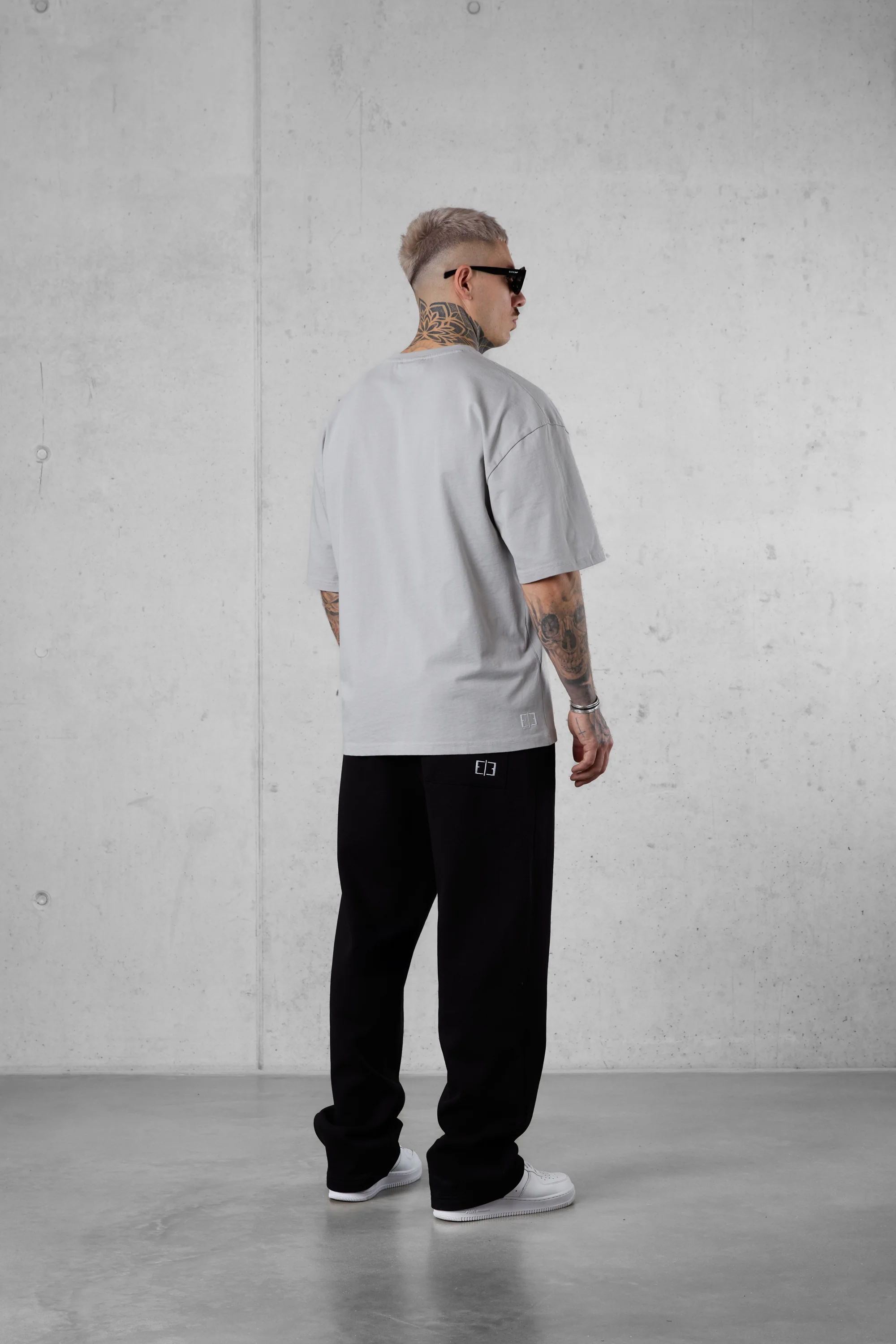 GREY E. STATEMENT OVERSIZED TEE - Image 4