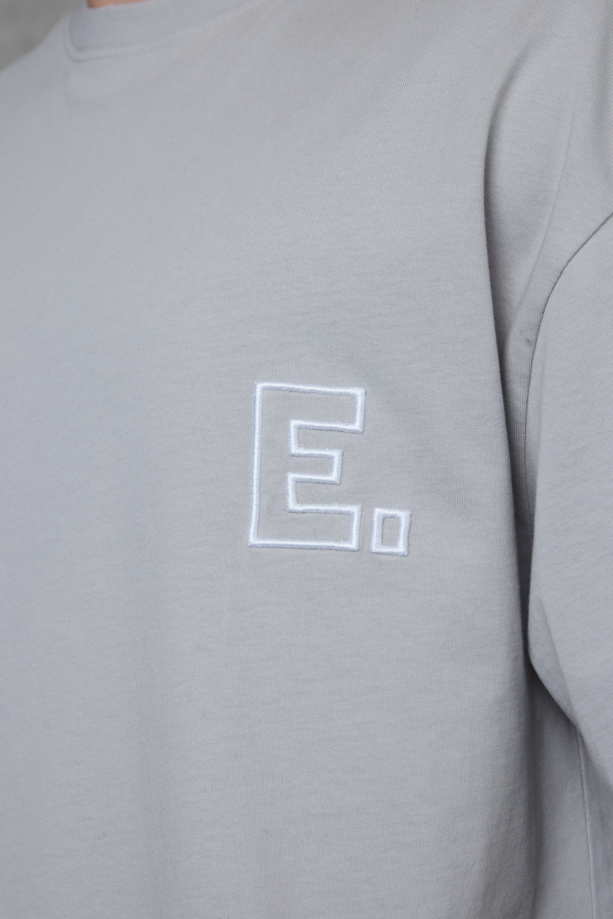 GREY E. STATEMENT OVERSIZED TEE - Image 5