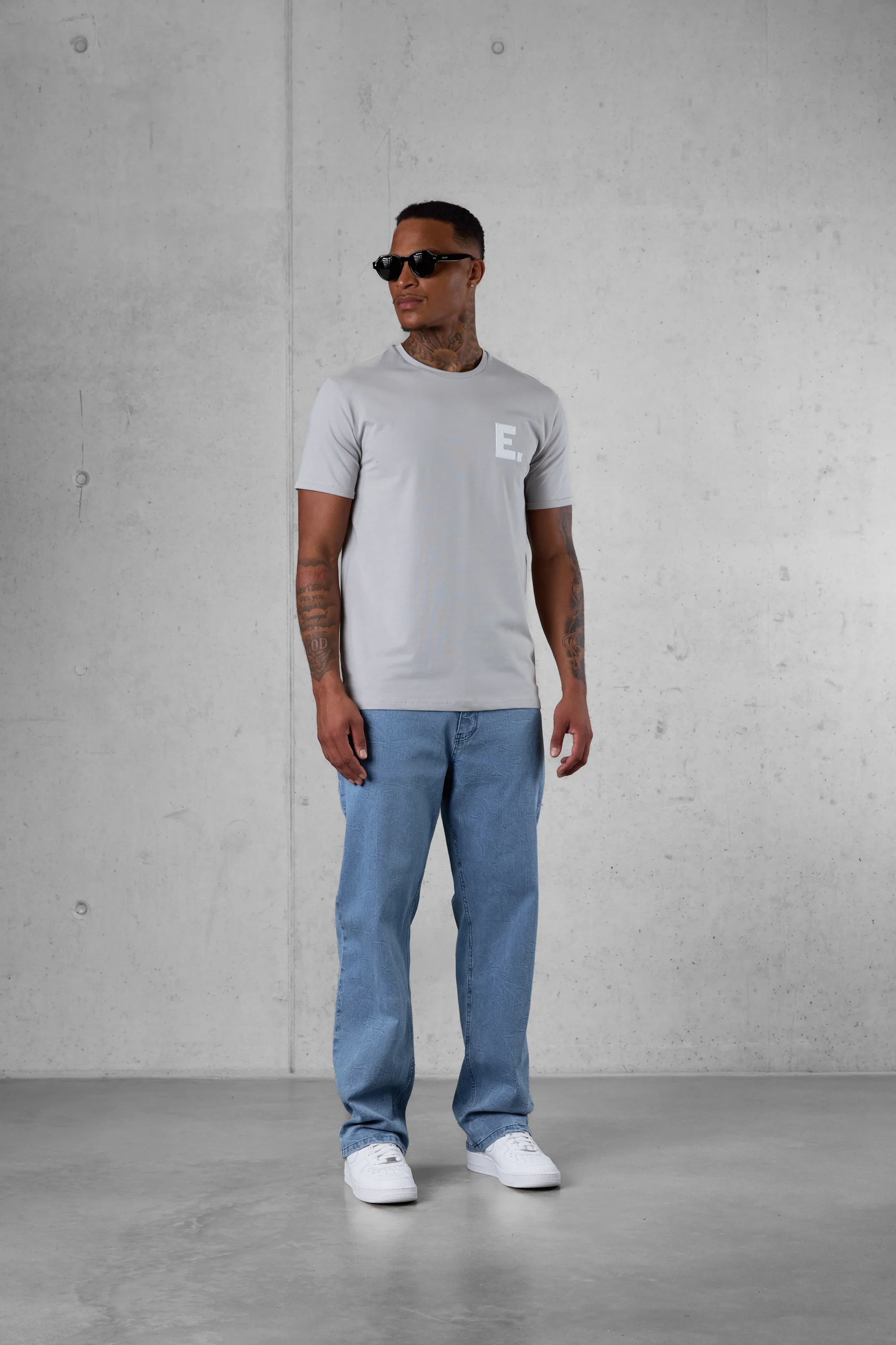 GREY E. STATEMENT TEE - Image 2