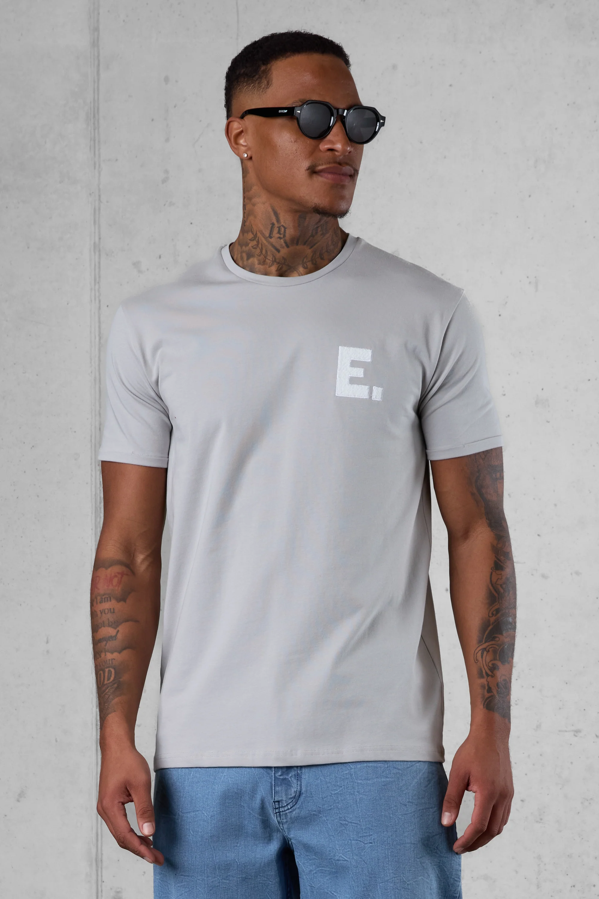 GREY E. STATEMENT TEE - Image 3