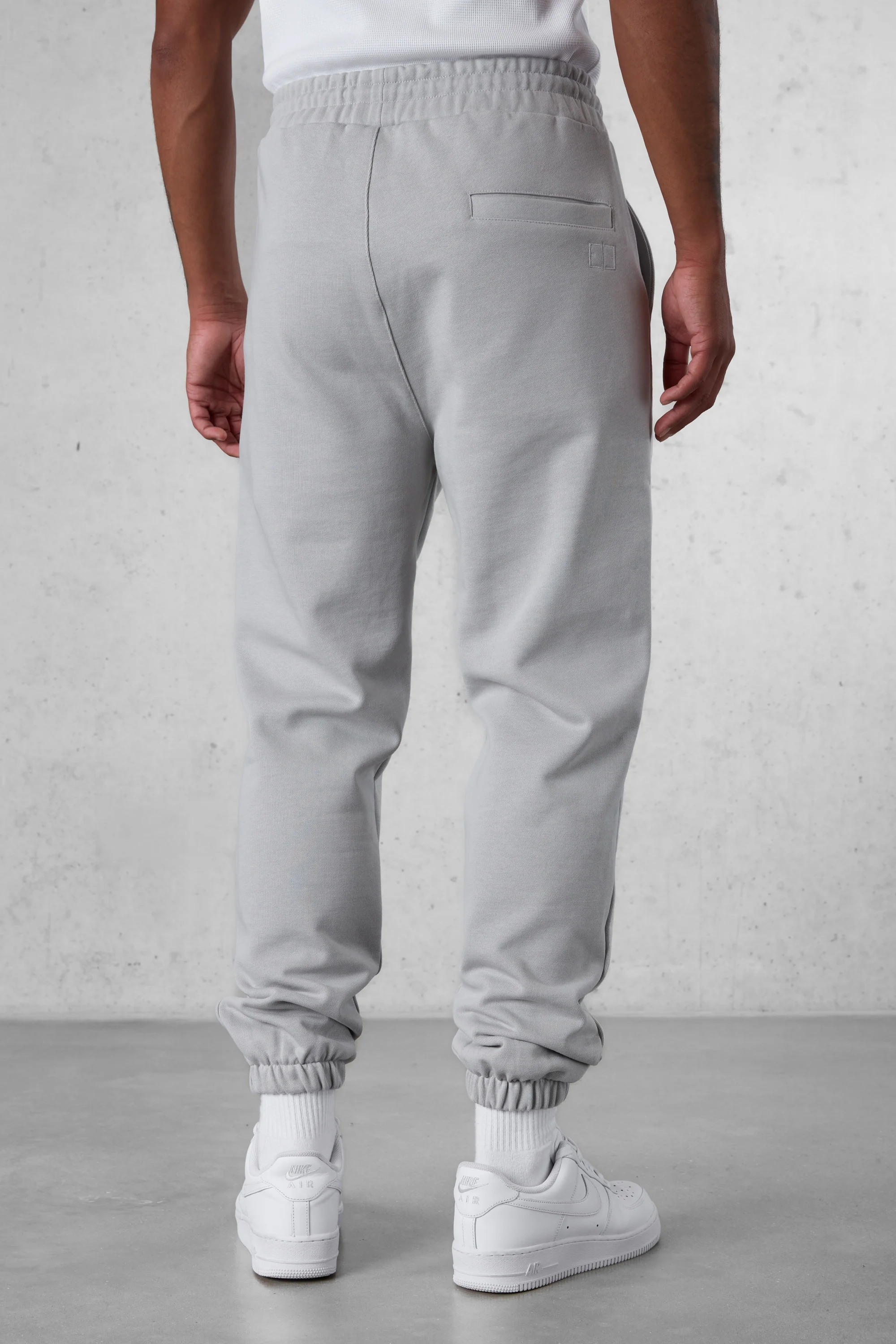 GREY ESSENTIAL JOGGER - Image 4
