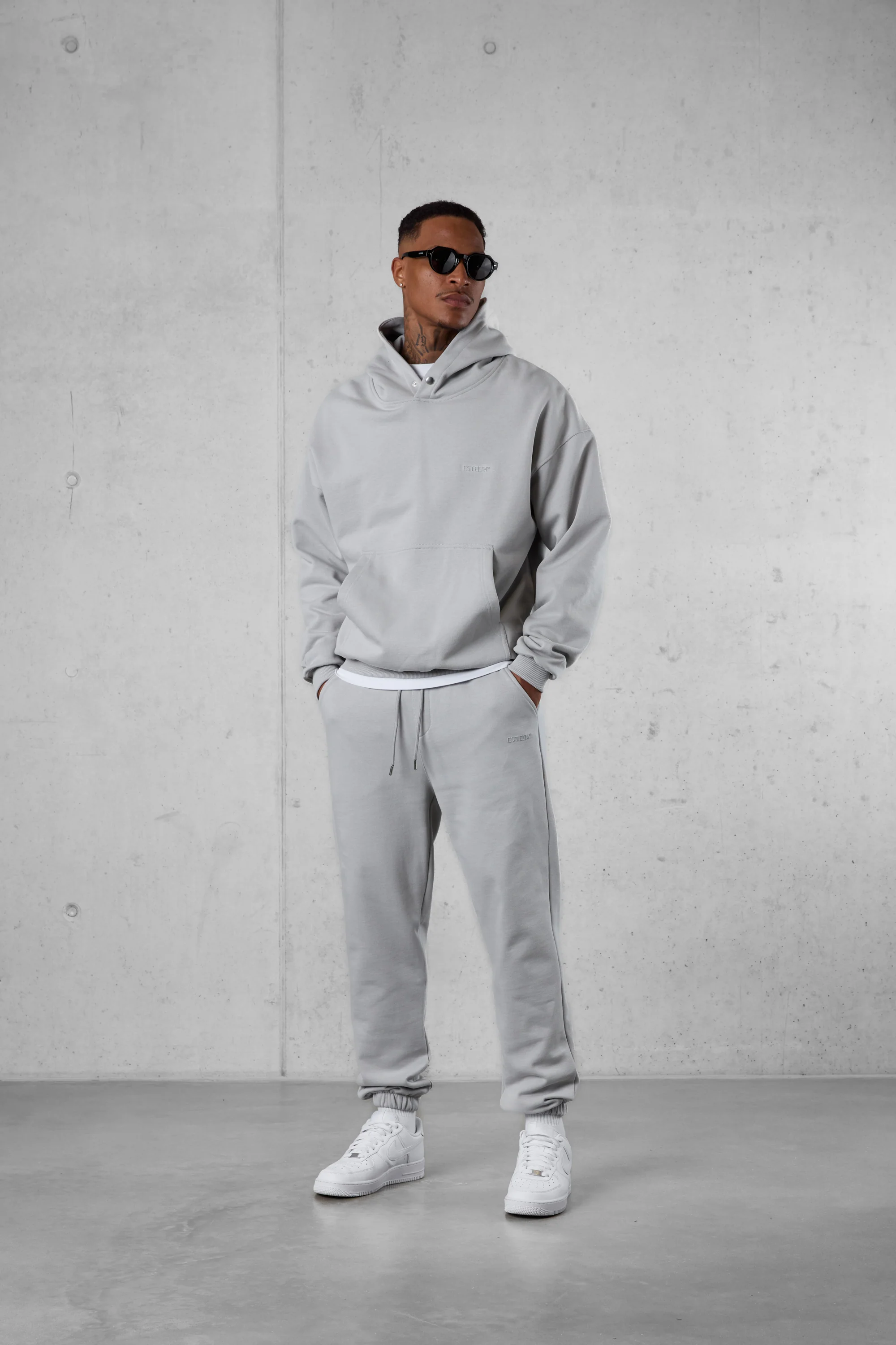 GREY ESSENTIAL OVERSIZED HOODIE - Image 3