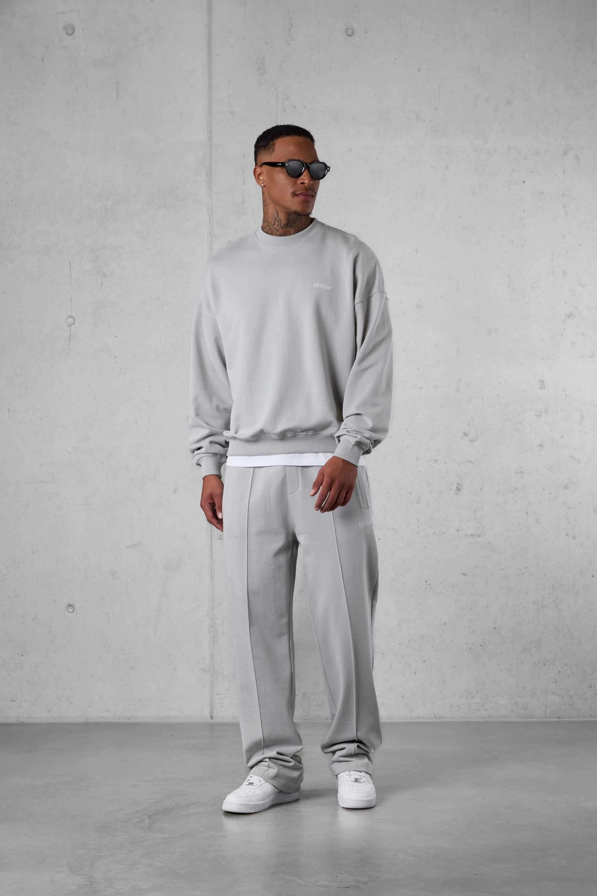 GREY ESSENTIAL OVERSIZED SWEATER - Image 2