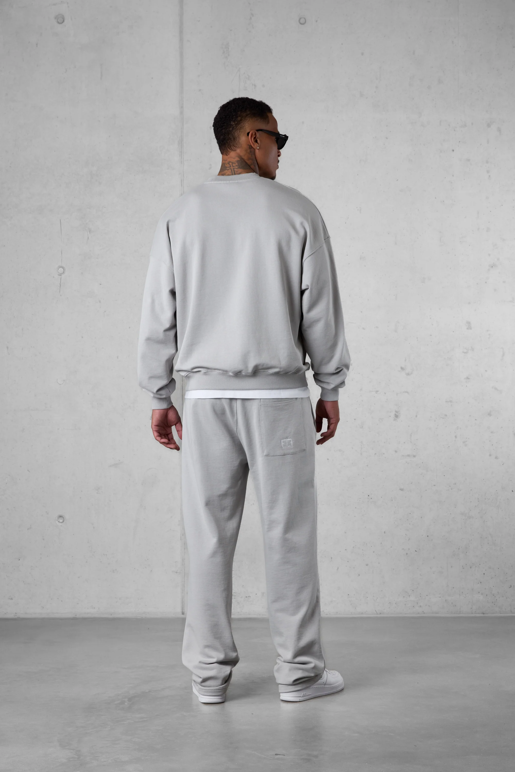 GREY ESSENTIAL OVERSIZED SWEATER - Image 4