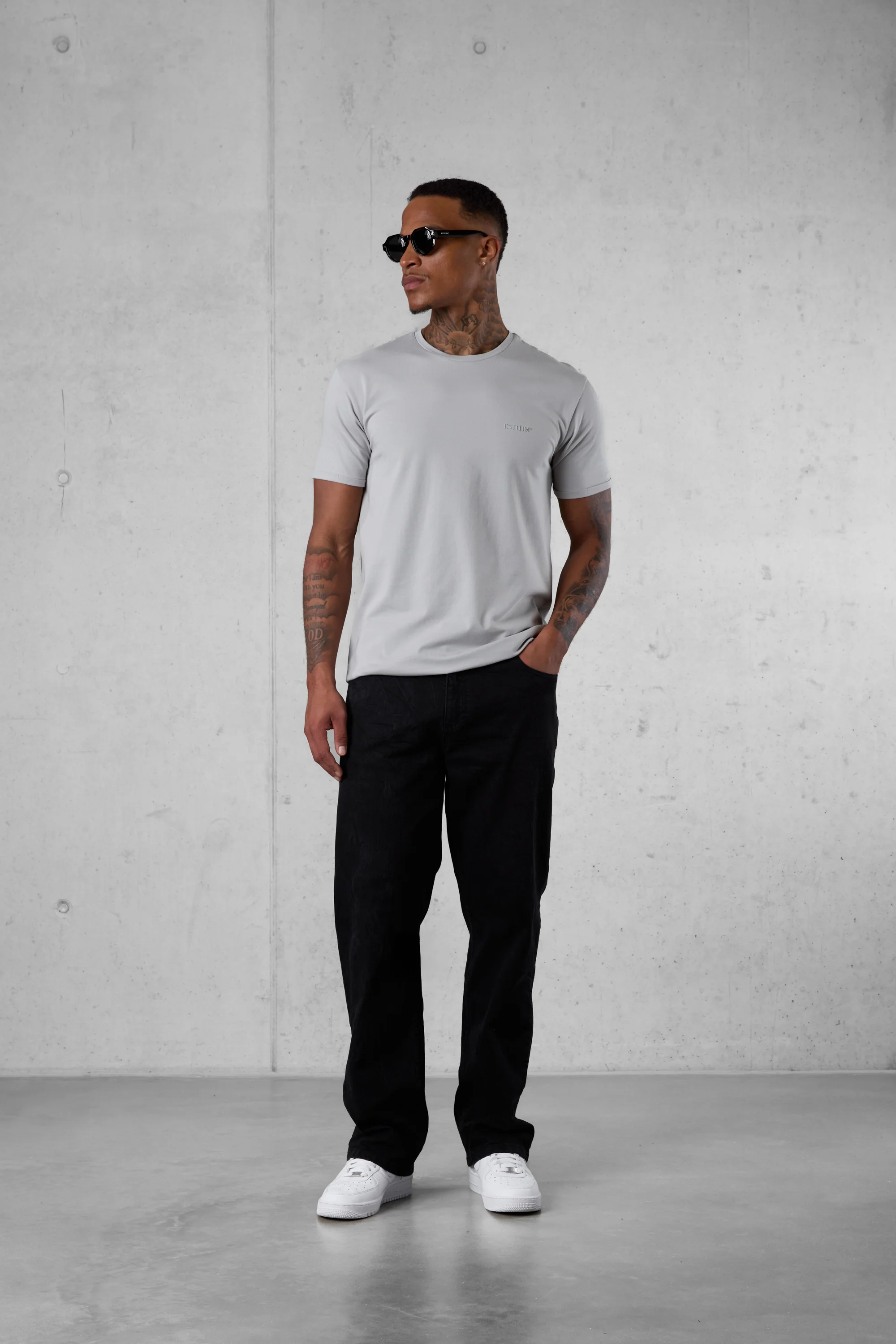 GREY ESSENTIAL TEE - Image 2