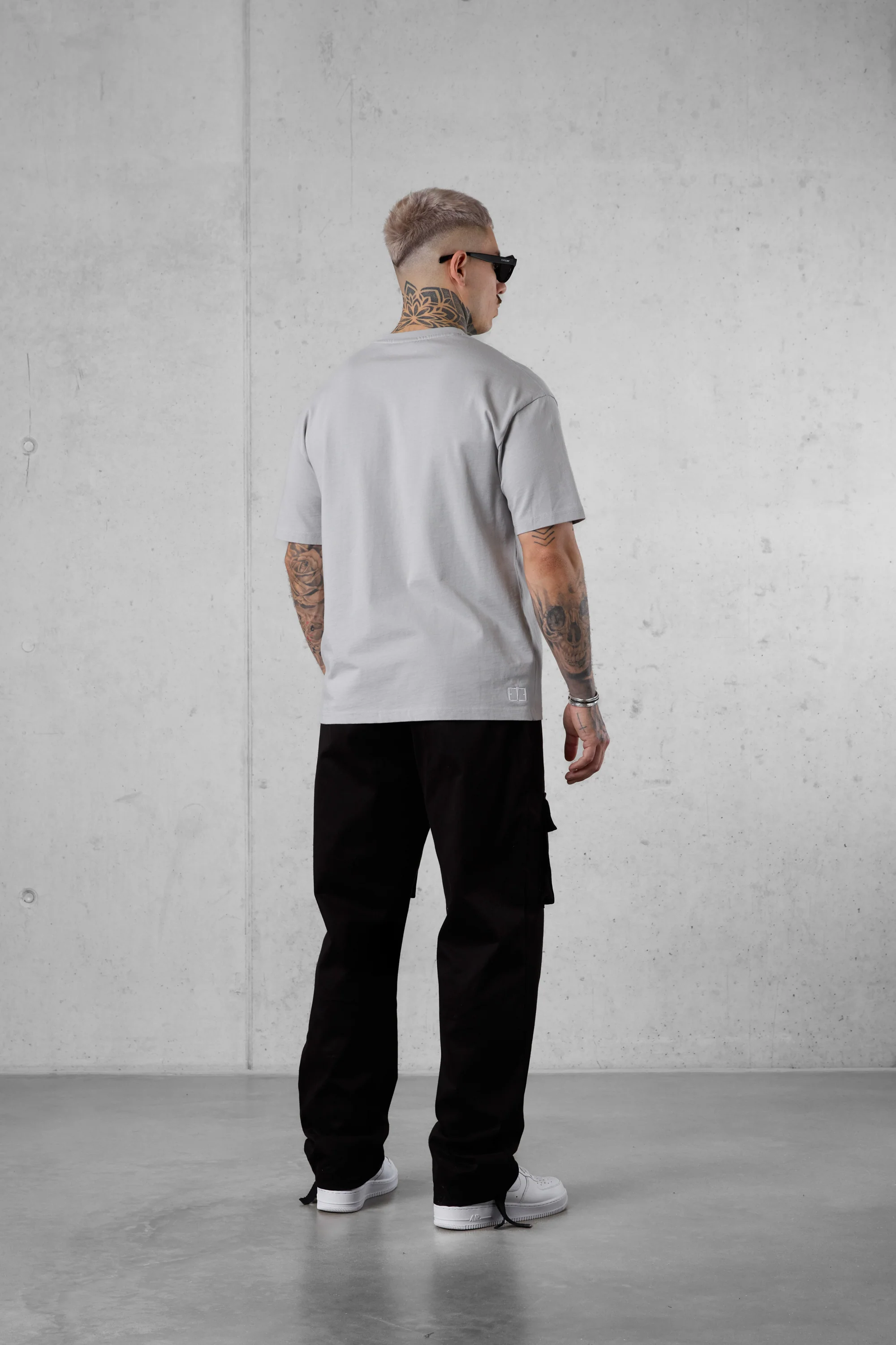 GREY SIGNATURE REGULAR TEE - Image 4