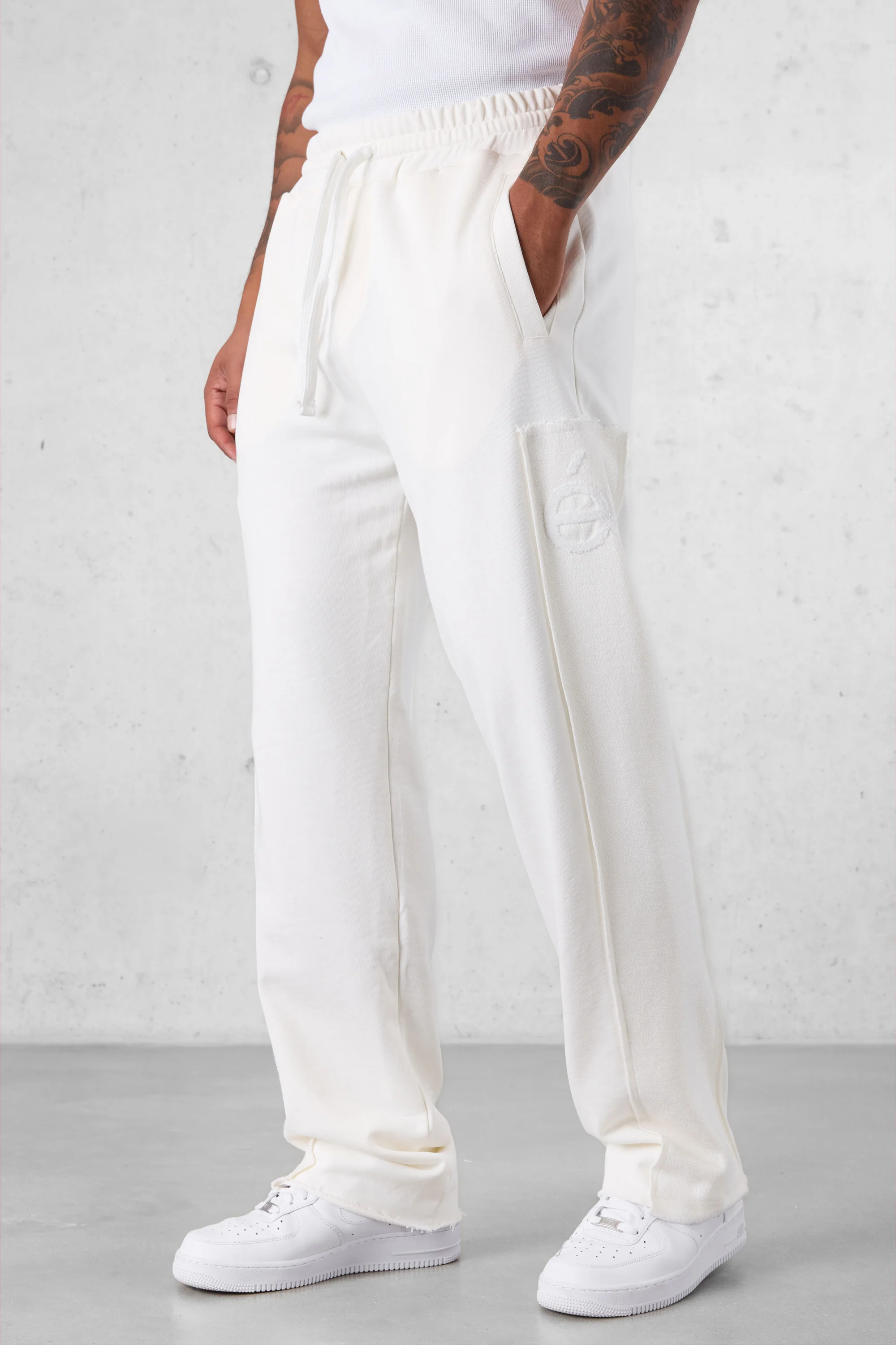 OFFWHITE APPLIQUÉ DISTRESSED LOOSE SWEATPANTS - Image 4