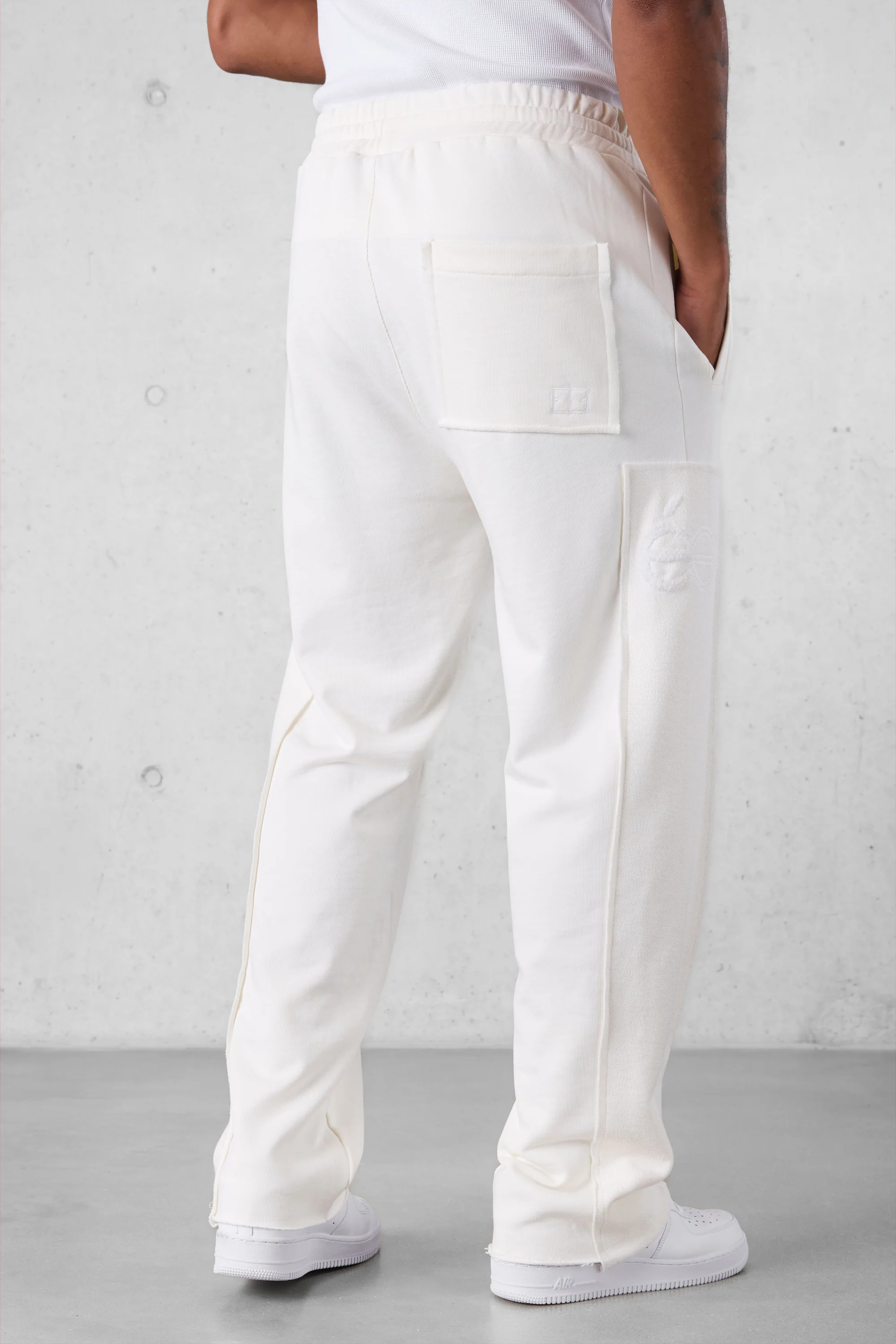 OFFWHITE APPLIQUÉ DISTRESSED LOOSE SWEATPANTS - Image 5