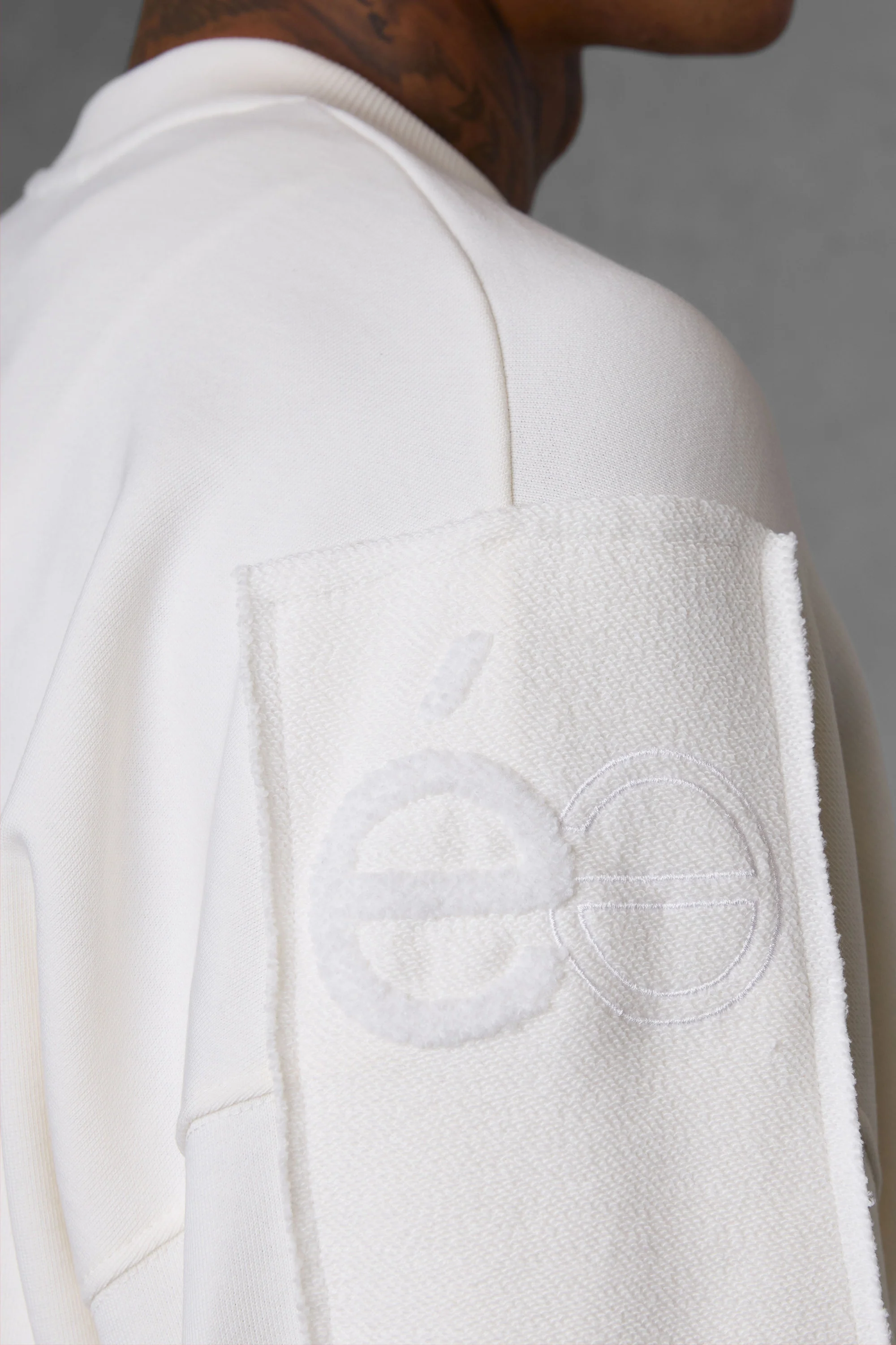 OFFWHITE APPLIQUÉ DISTRESSED OVERSIZED SWEATER - Image 2