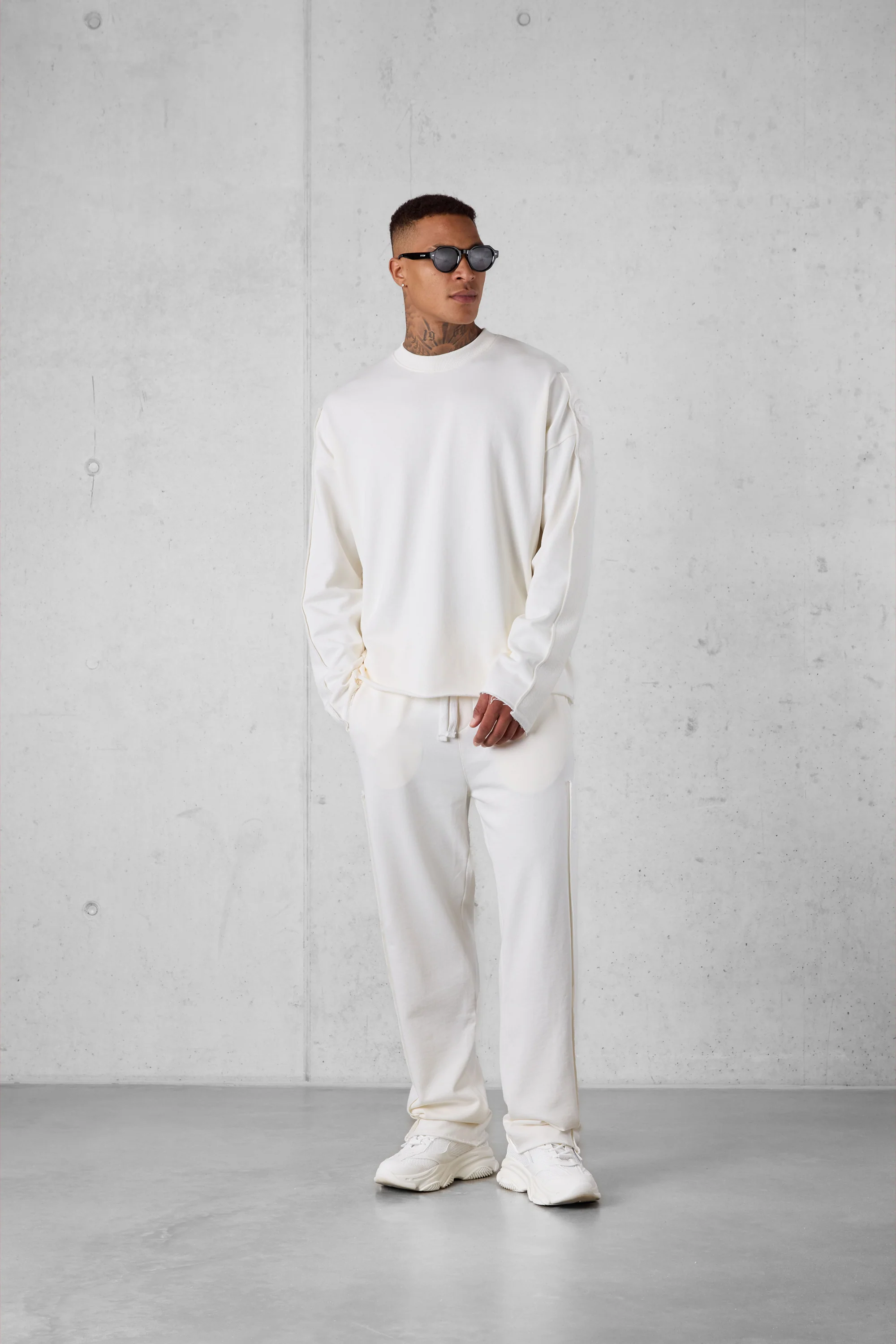 OFFWHITE APPLIQUÉ DISTRESSED OVERSIZED SWEATER - Image 3