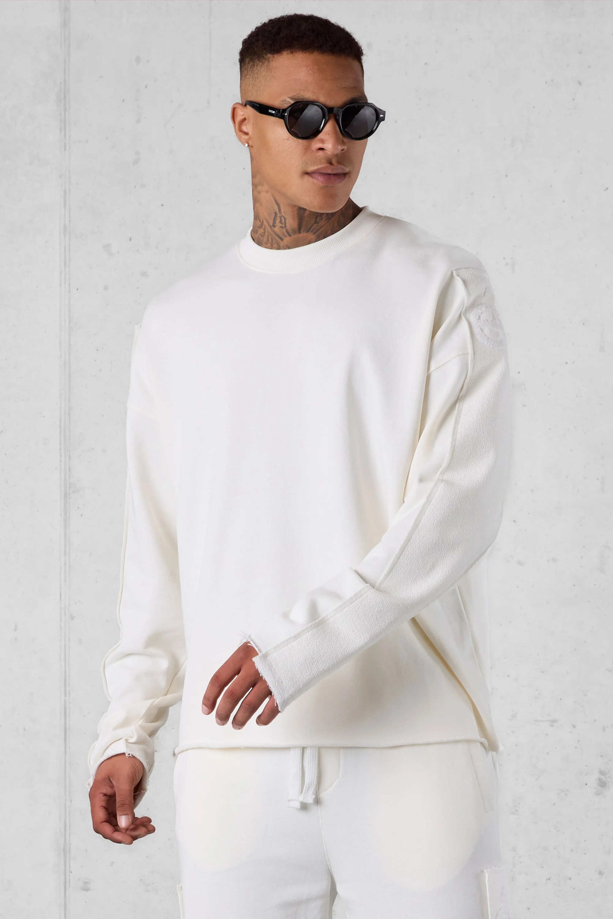 OFFWHITE APPLIQUÉ DISTRESSED OVERSIZED SWEATER - Image 4