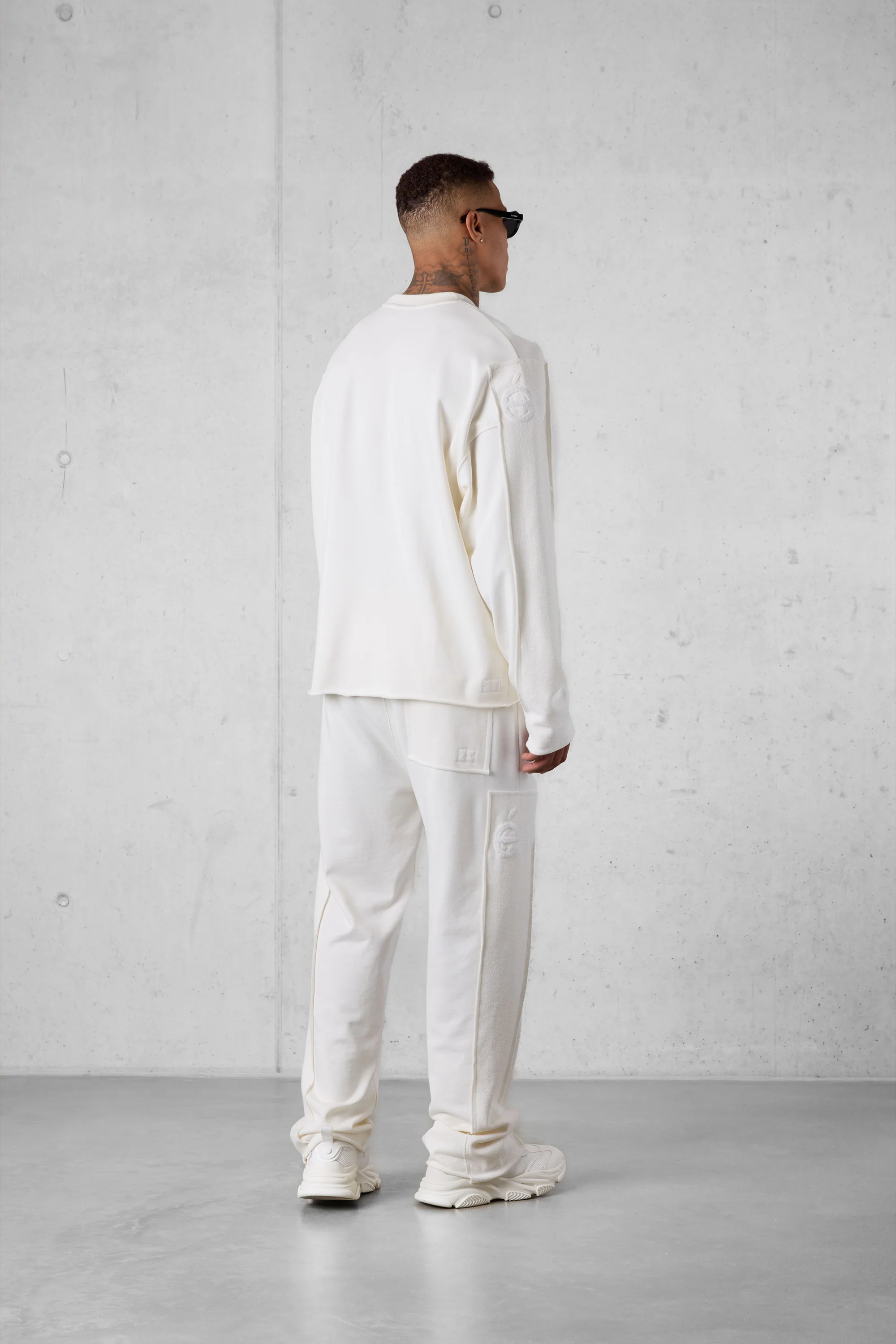 OFFWHITE APPLIQUÉ DISTRESSED OVERSIZED SWEATER - Image 5