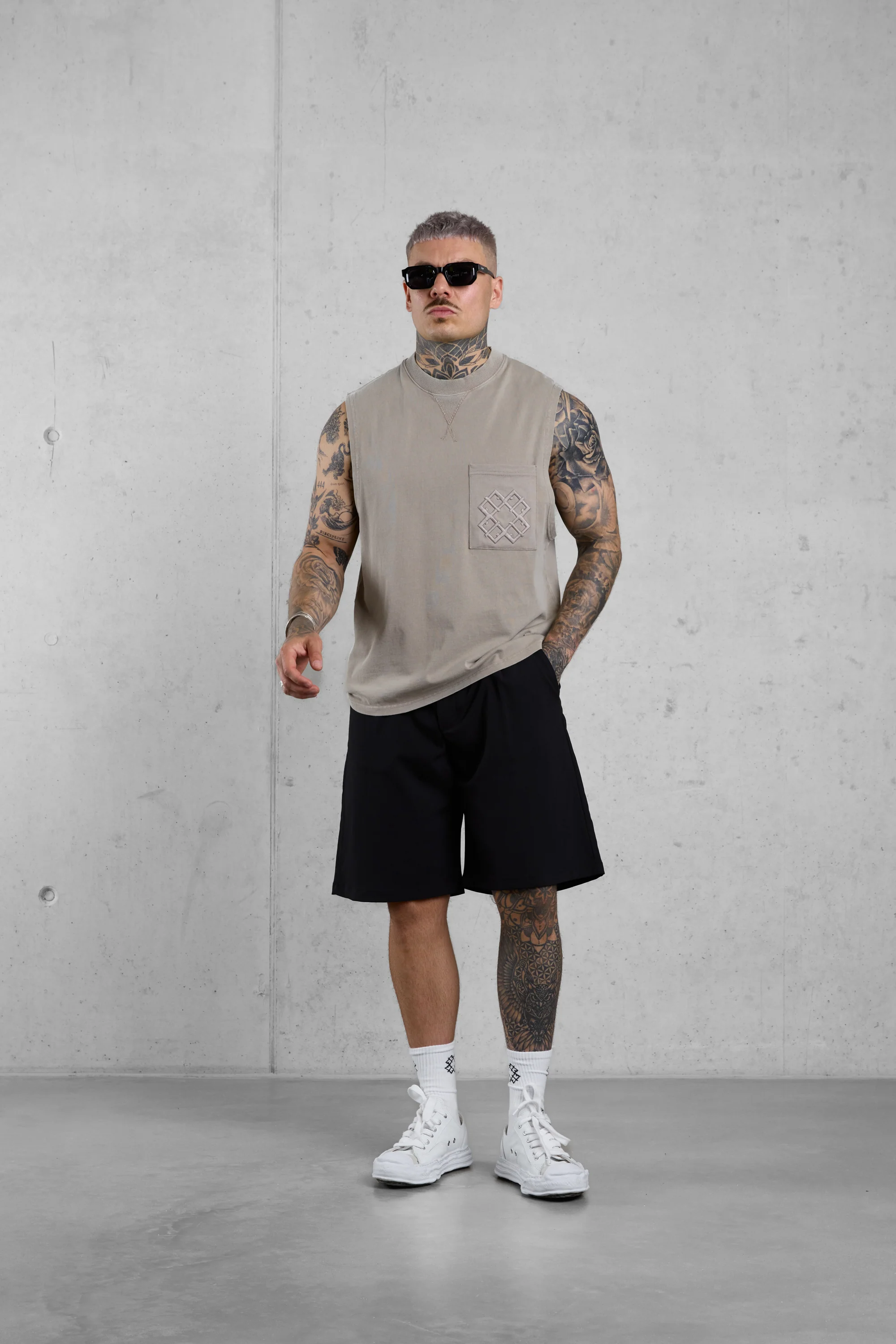 VINTAGE KHAKI OVERSIZED TANK TEE - Image 3