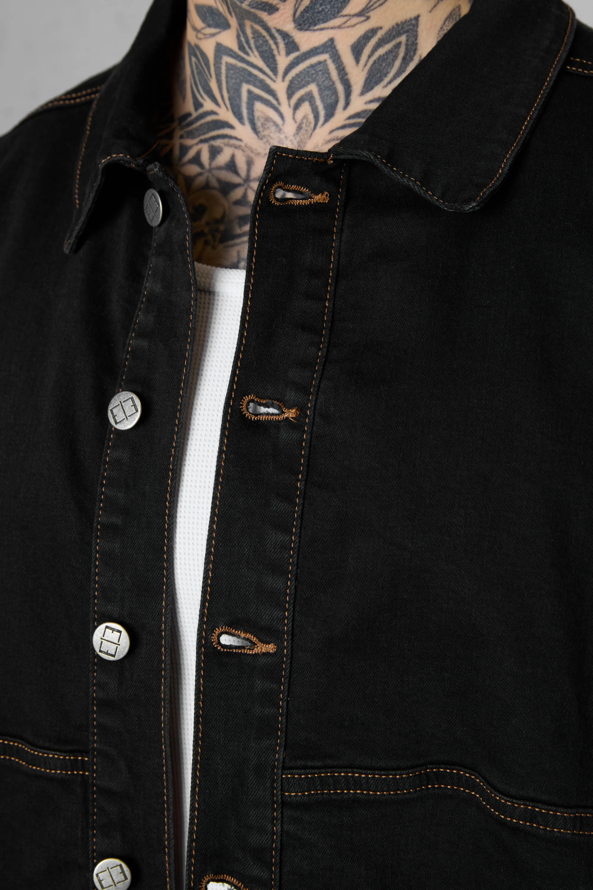 WASHED BLACK CONTRAST JEANS JACKET - Image 5