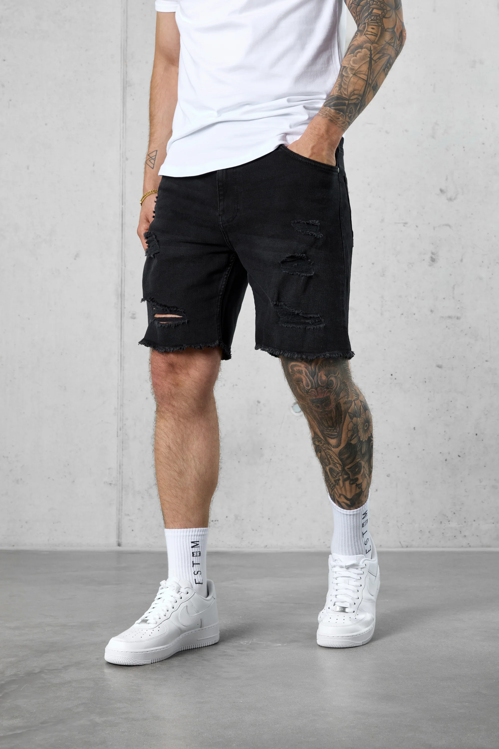 WASHED BLACK DESTROYED JEANSSHORTS - Image 3
