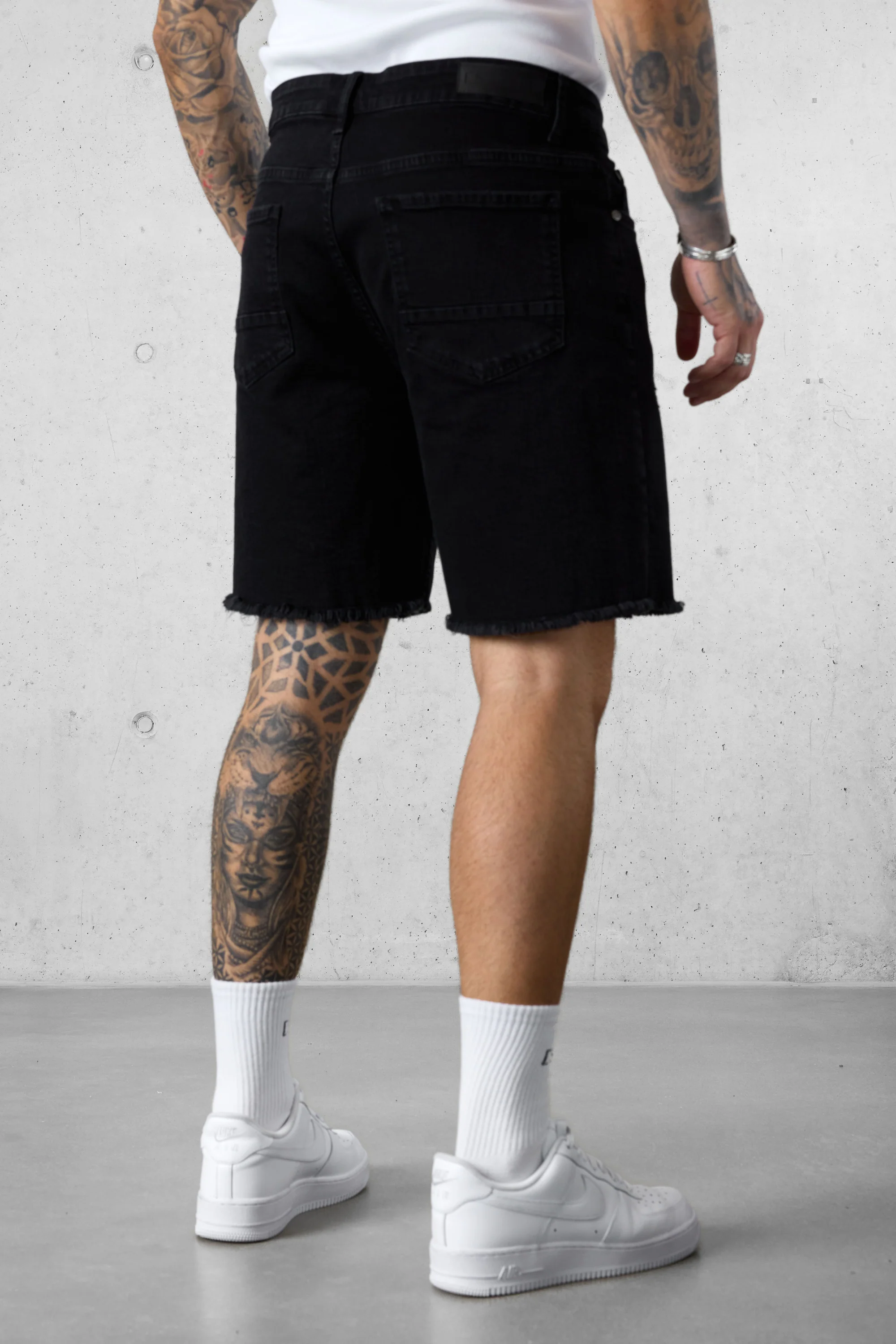 WASHED BLACK DISTRESSED JEANSSHORTS - Image 4
