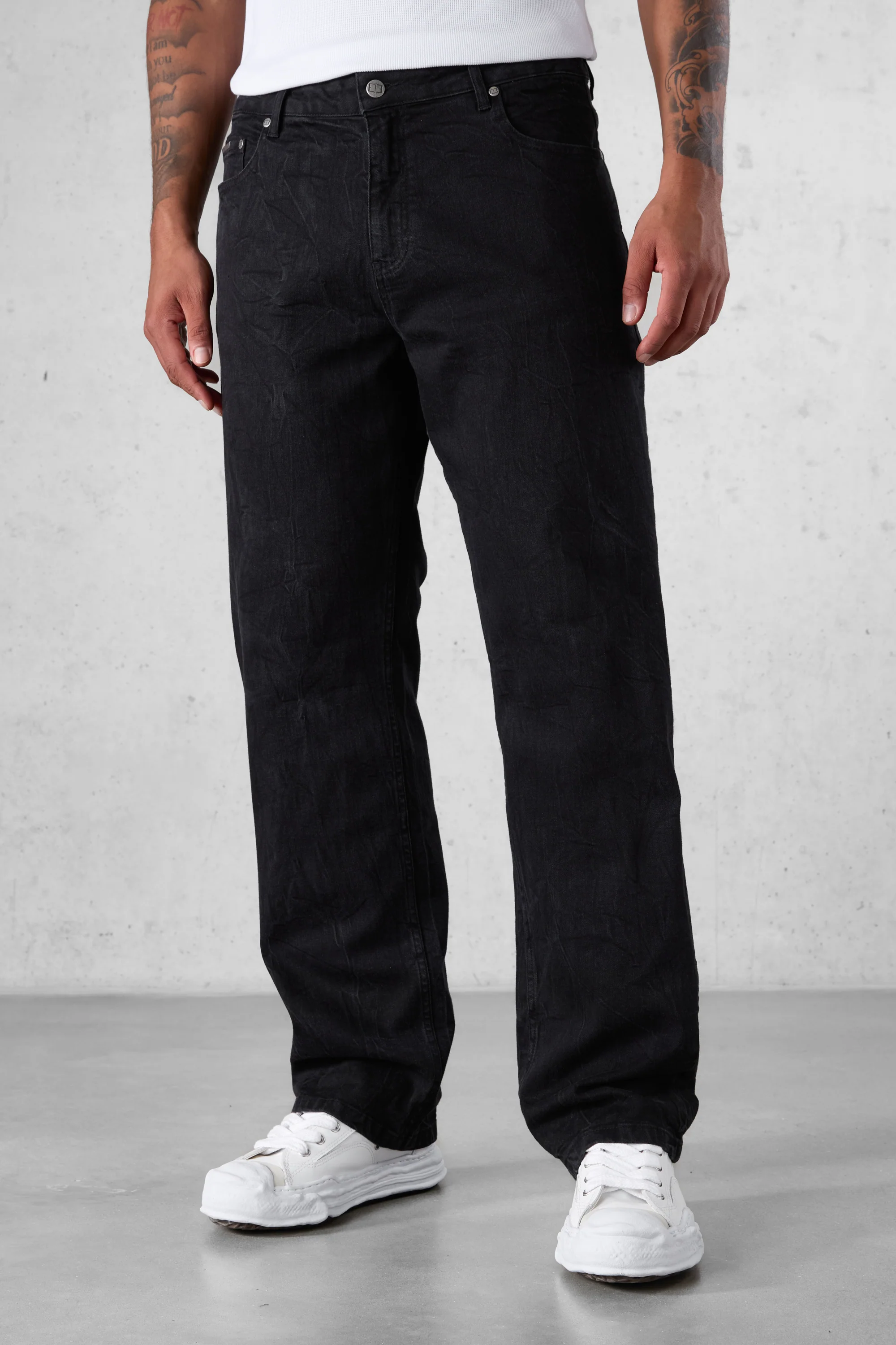 WASHED BLACK WRINKLED STRAIGHT JEANS - Image 4